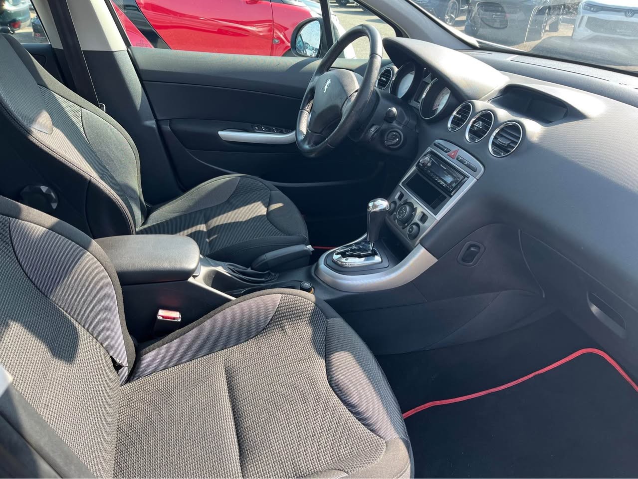 PEUGEOT 308 1.6 16V T XSI Automatic-image-9