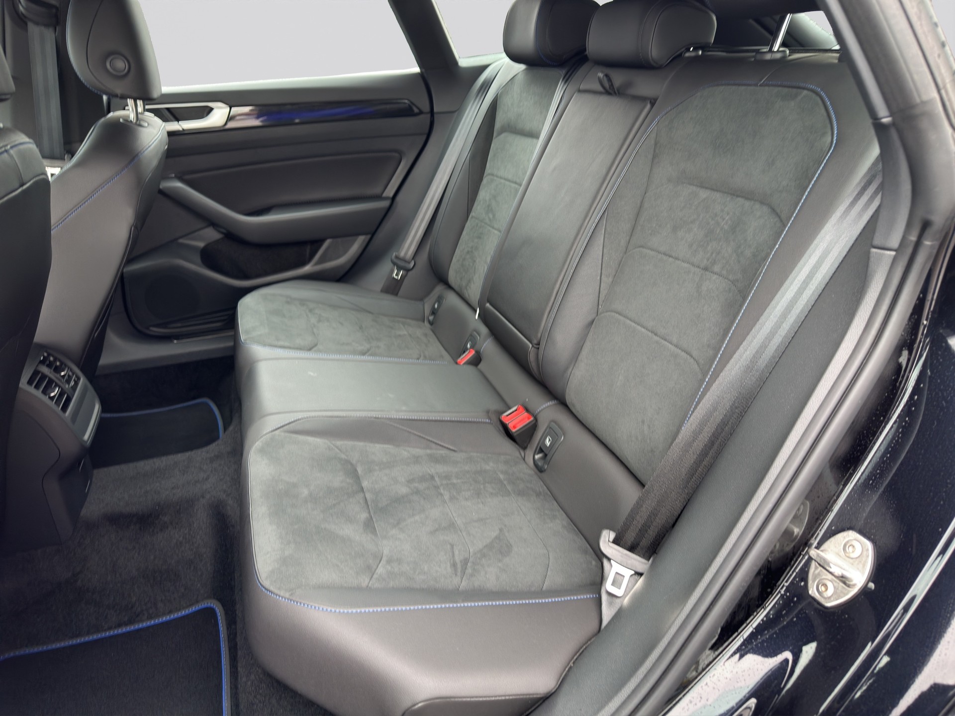 VW Arteon SB 2.0 TSI R 4Motion DSG-image-7