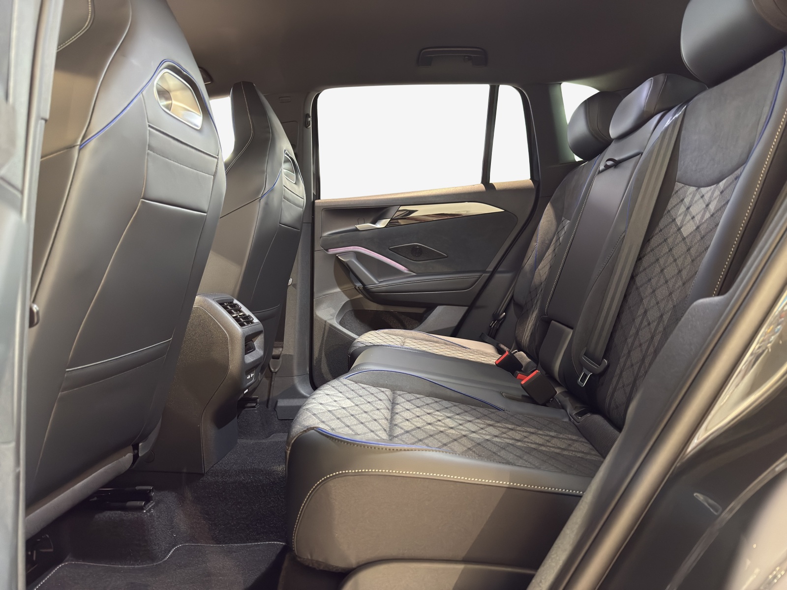 VW Tiguan 1.5 TSI evo2 mHEV R-Line DSG-image-11