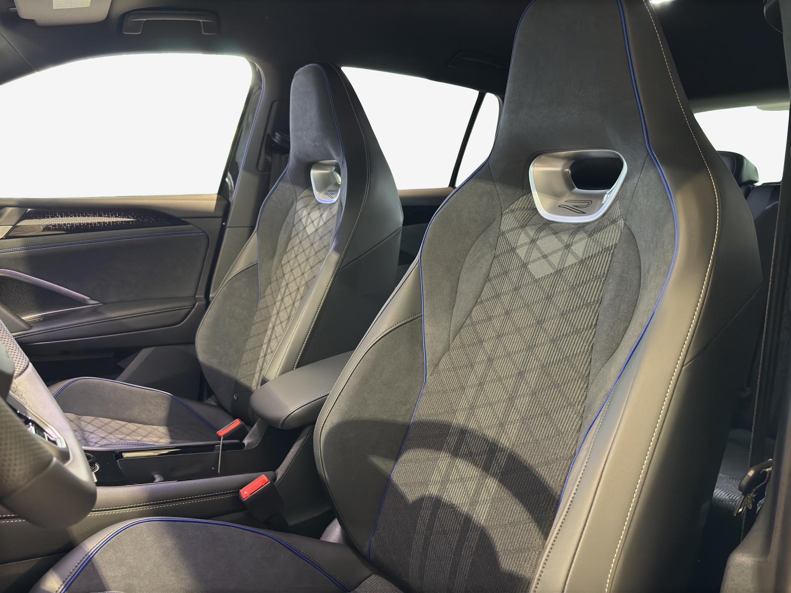 VW Tiguan 1.5 TSI evo2 mHEV R-Line DSG-image-14
