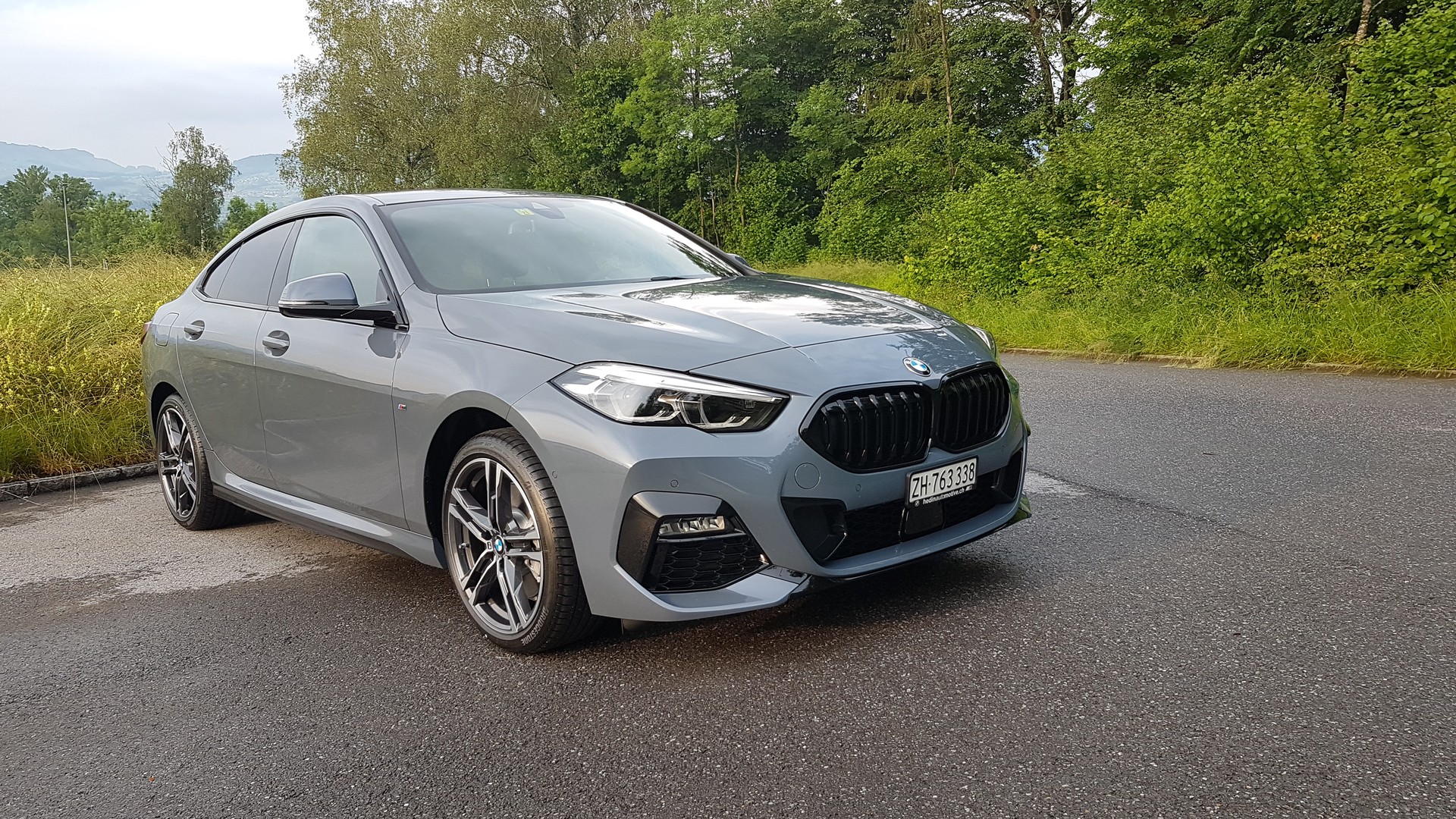 BMW 220i-image-2