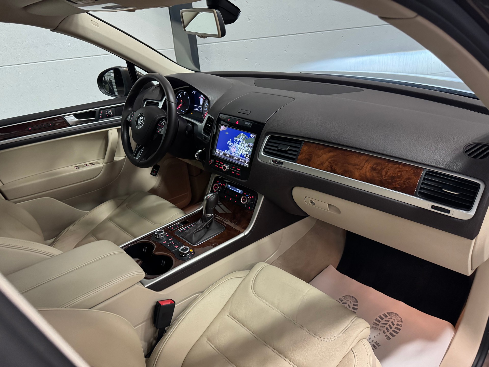 VW Touareg 3.0 TDI BlueMotion Technology Tiptronic-image-18