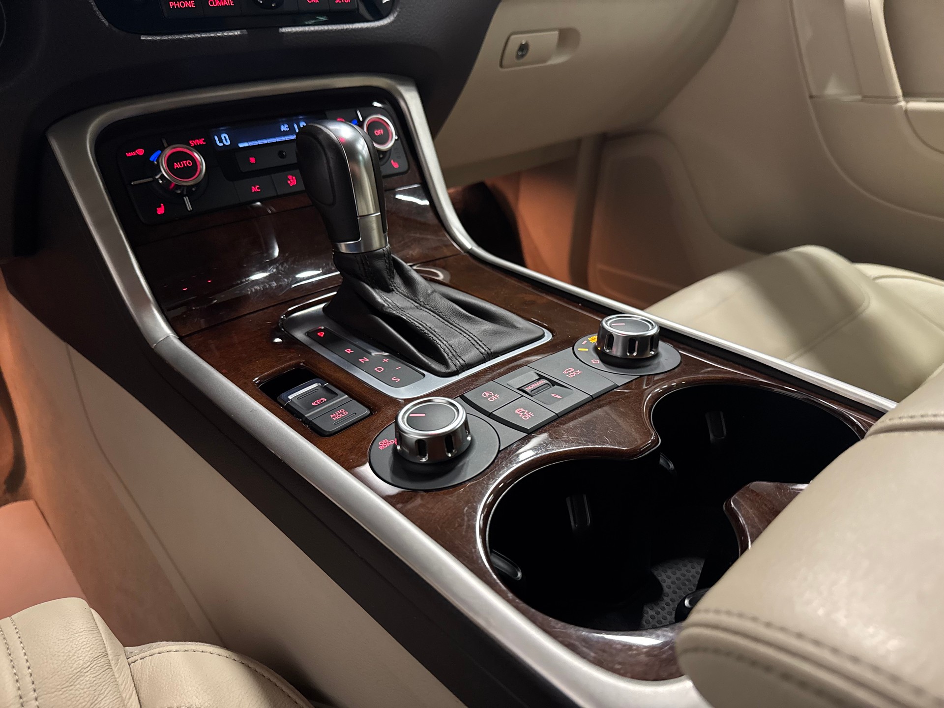 VW Touareg 3.0 TDI BlueMotion Technology Tiptronic-image-26