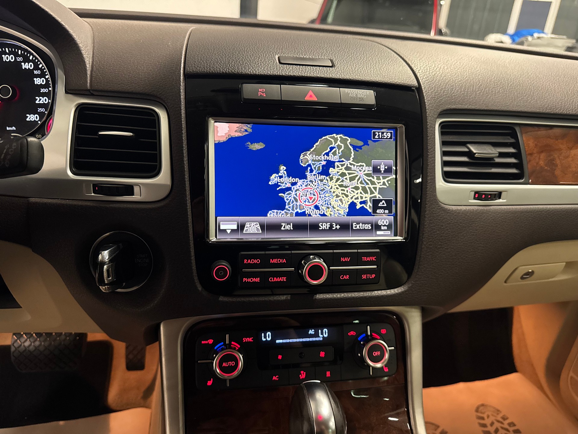 VW Touareg 3.0 TDI BlueMotion Technology Tiptronic-image-24