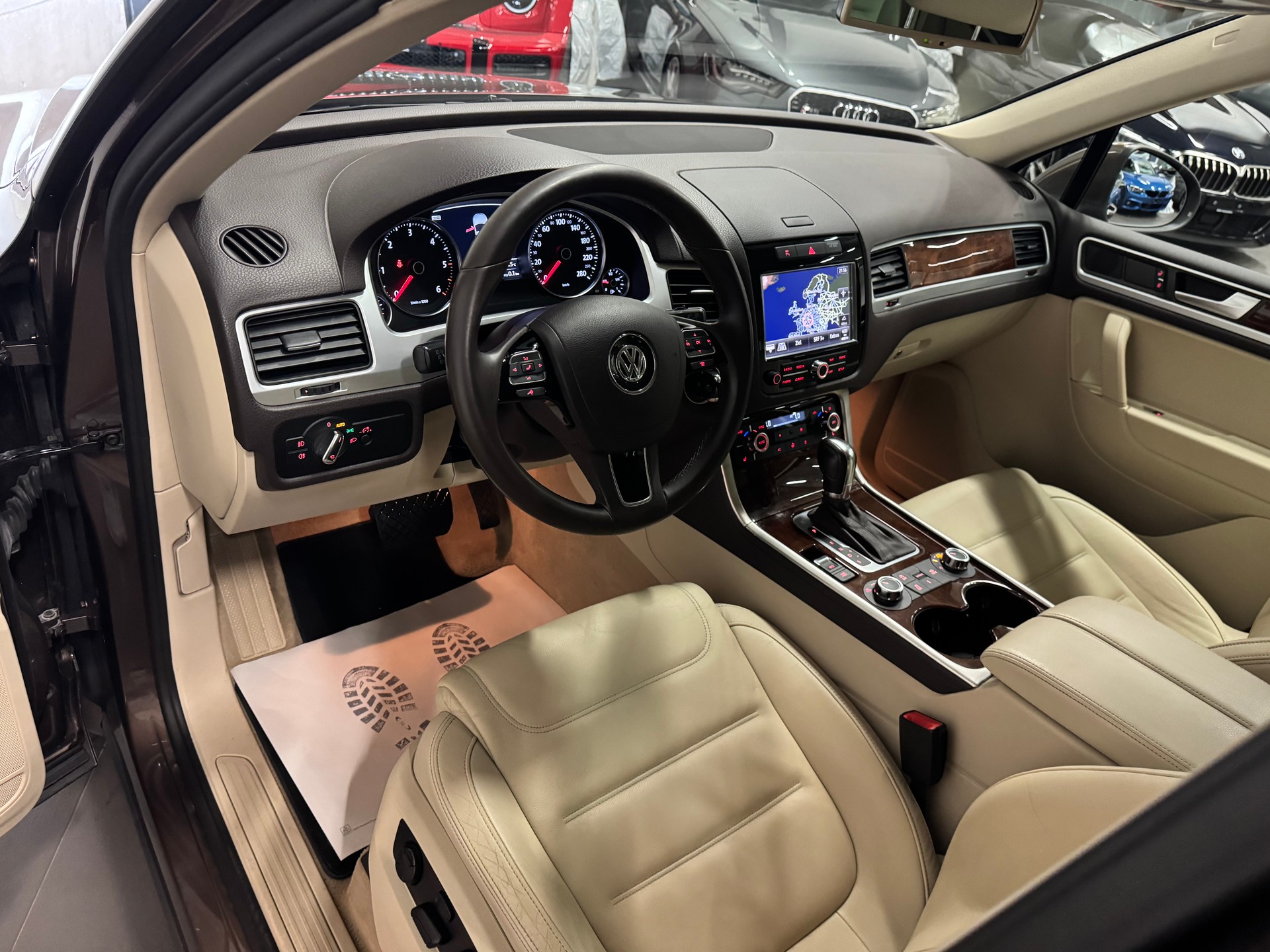 VW Touareg 3.0 TDI BlueMotion Technology Tiptronic-image-16
