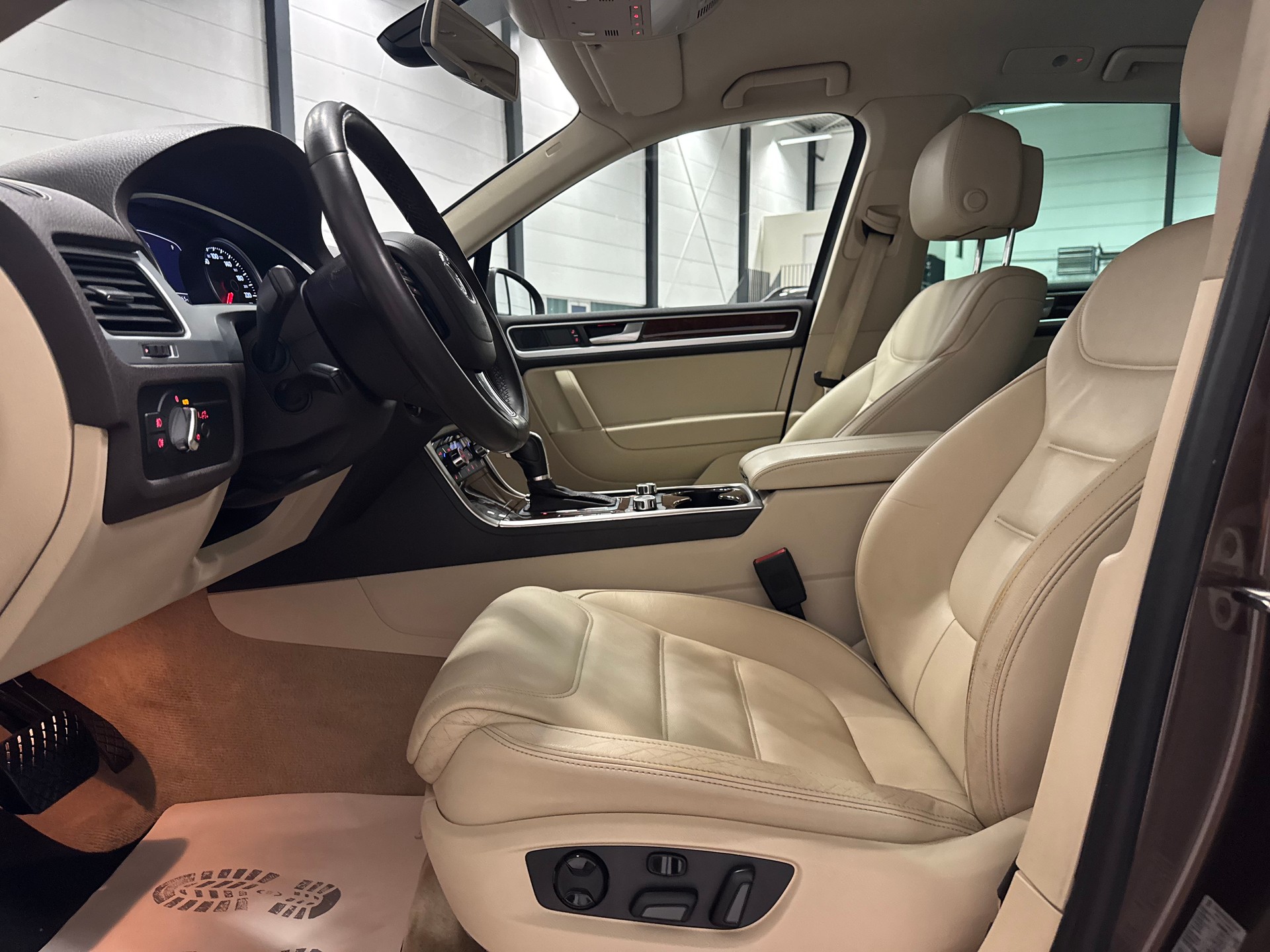 VW Touareg 3.0 TDI BlueMotion Technology Tiptronic-image-17