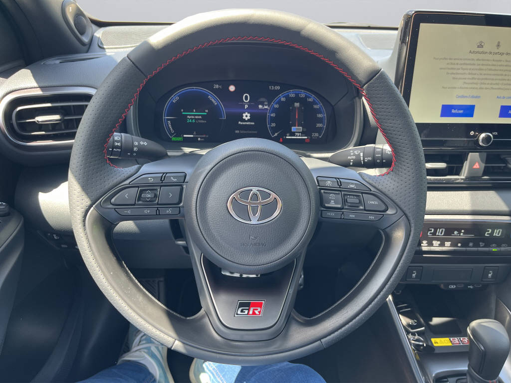 TOYOTA Yaris 1.5 VVT-i HSD GR Sport-image-9