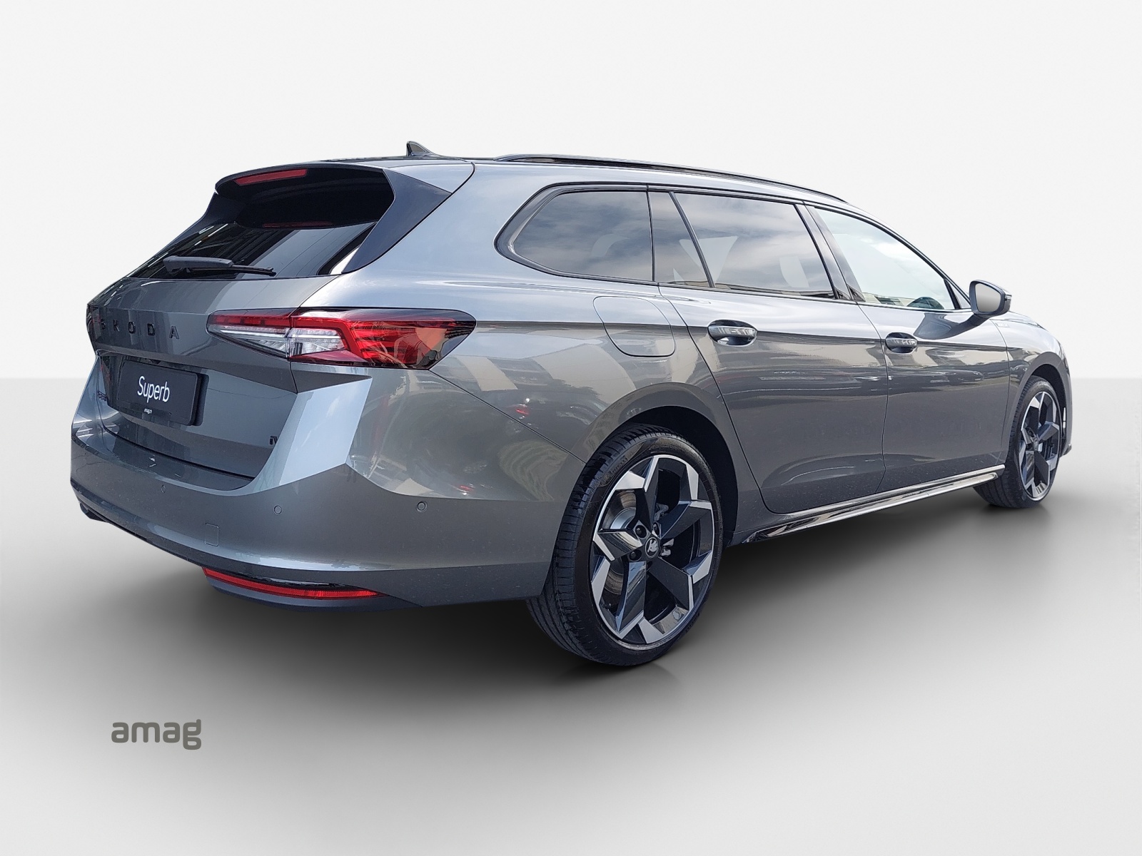 SKODA Superb Combi 1.5 TSI PHEV Sportline DSG-image-4