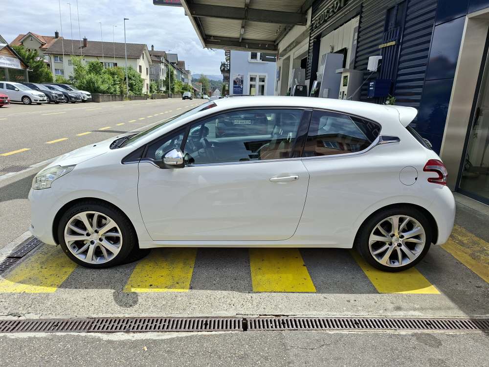 PEUGEOT 208 1.6 THP Allure-image-3