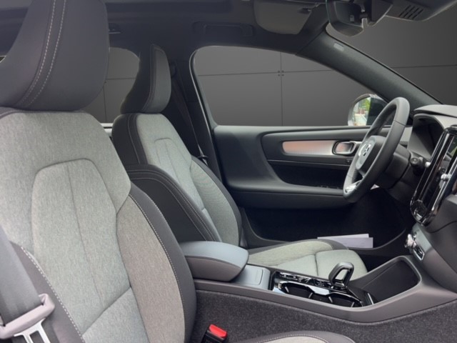 VOLVO XC40 2.0 B3 MH Plus Dark-image-10