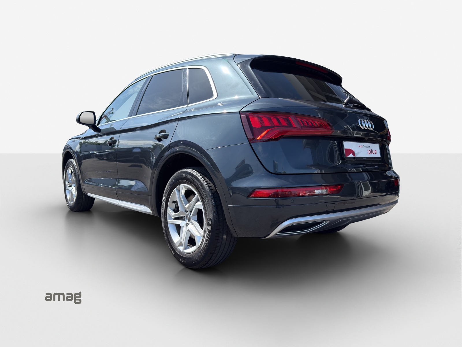 AUDI Q5 2.0 TFSI design quattro S-tronic-image-2