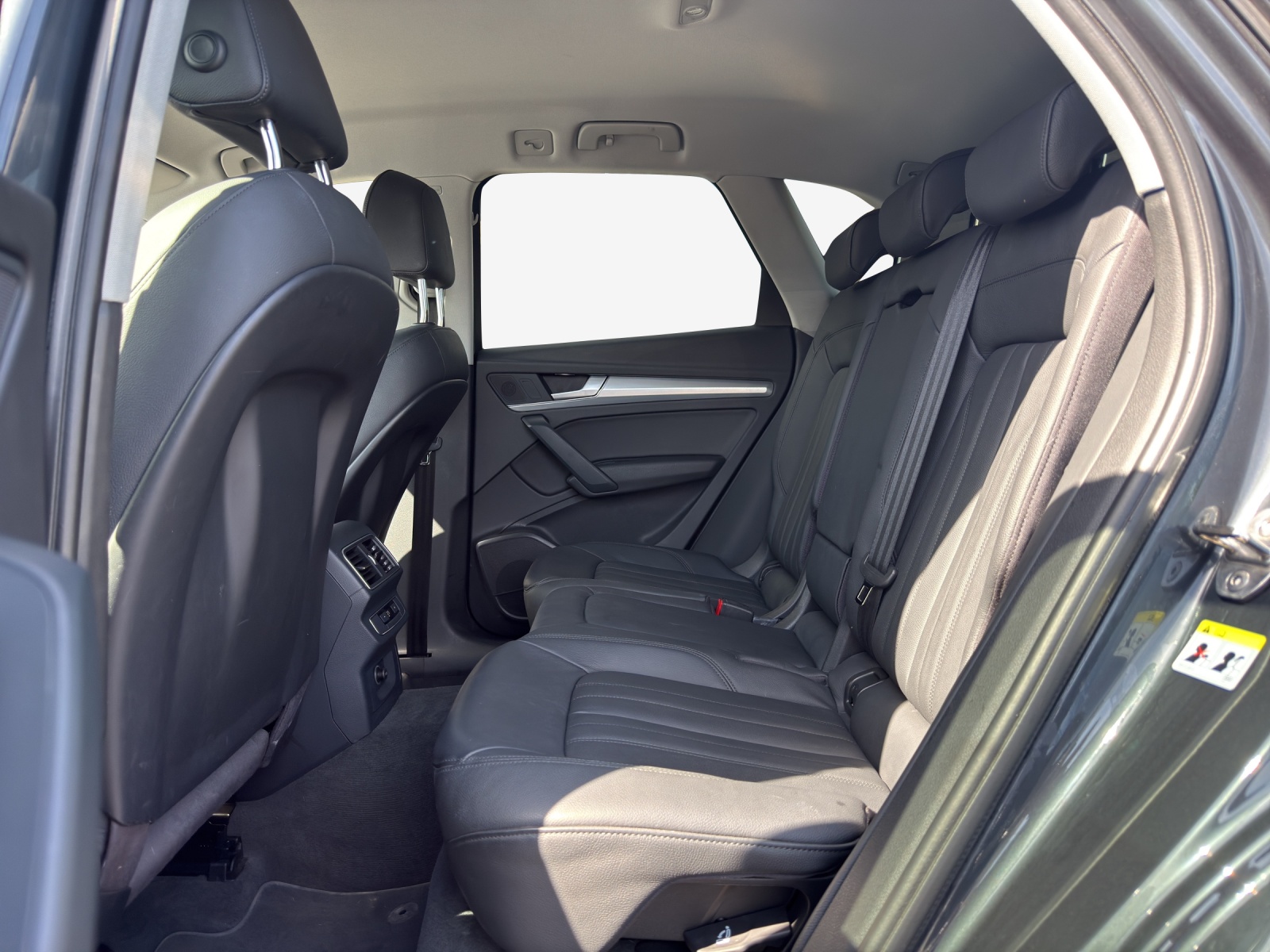 AUDI Q5 2.0 TFSI design quattro S-tronic-image-11