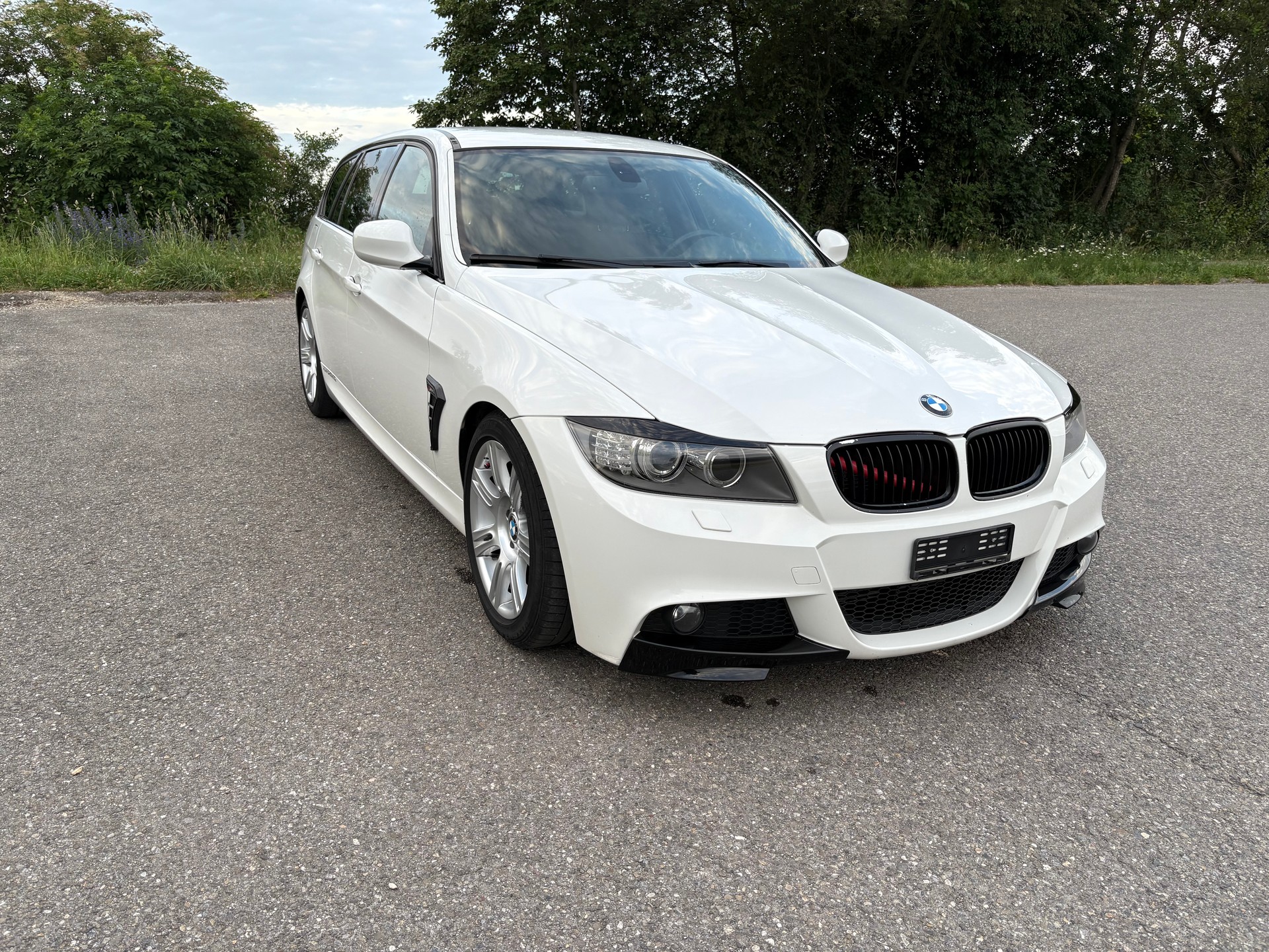 BMW 318d Touring Access-image-3