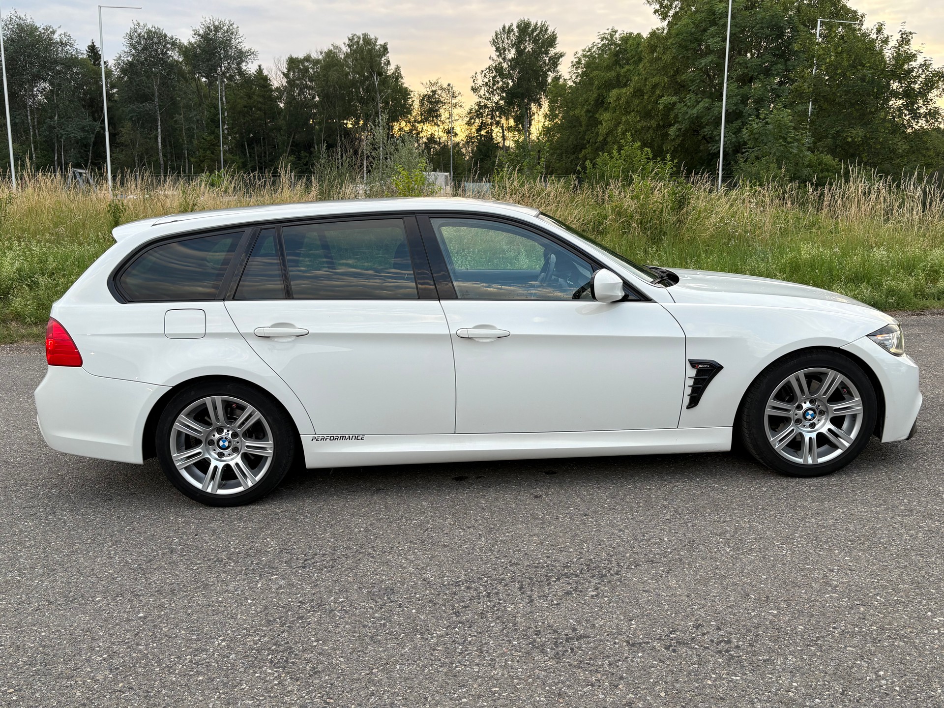 BMW 318d Touring Access-image-8