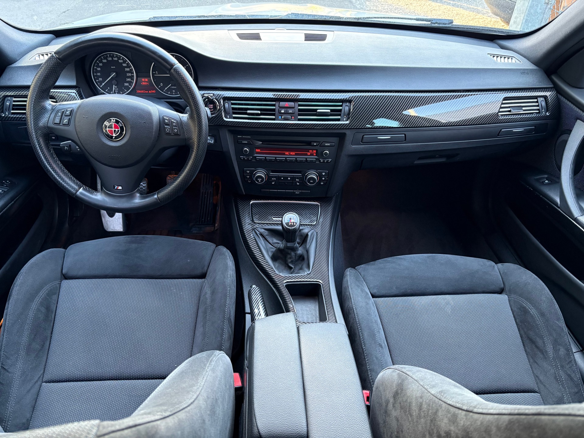 BMW 318d Touring Access-image-13