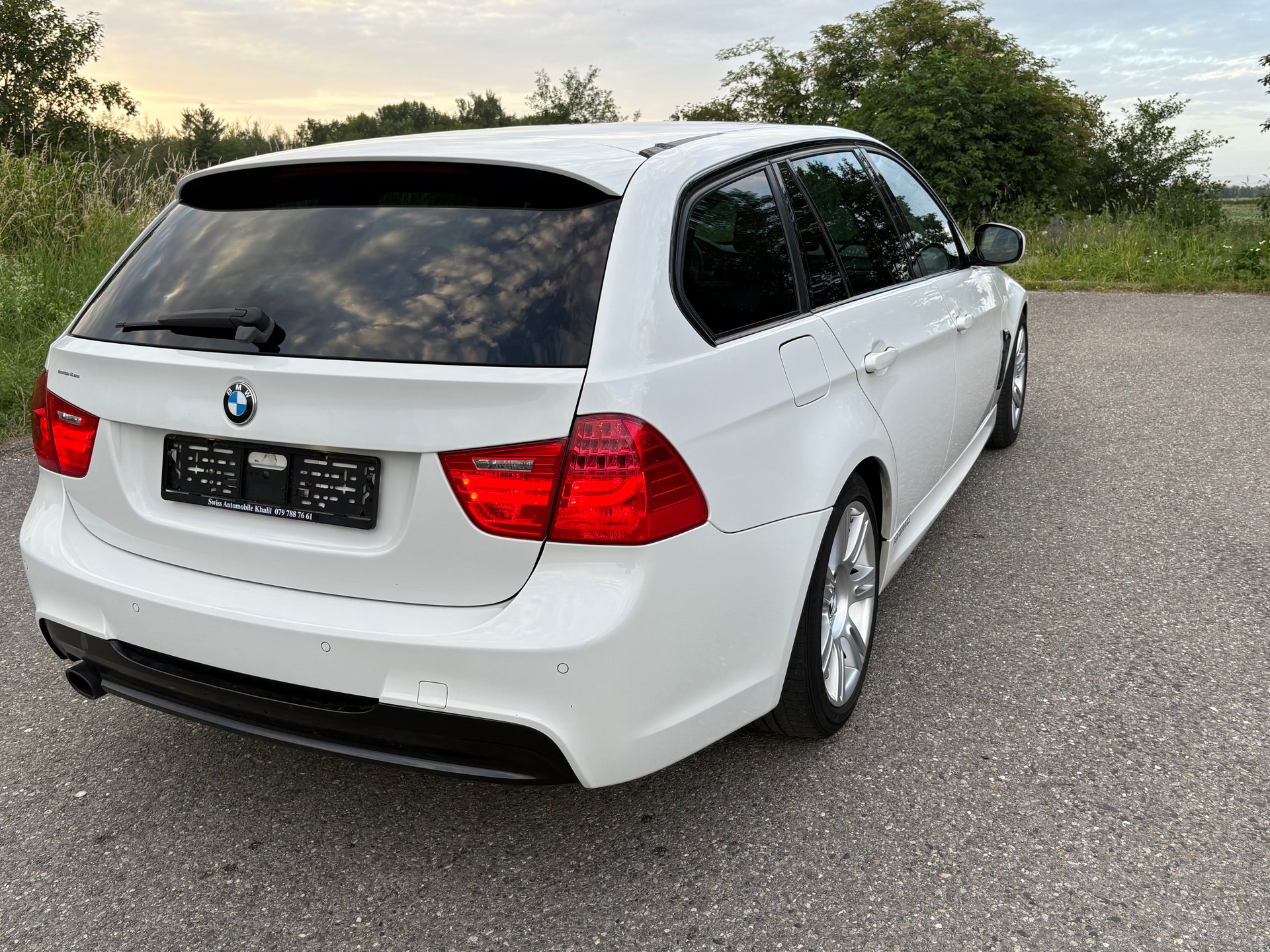 BMW 318d Touring Access-image-6