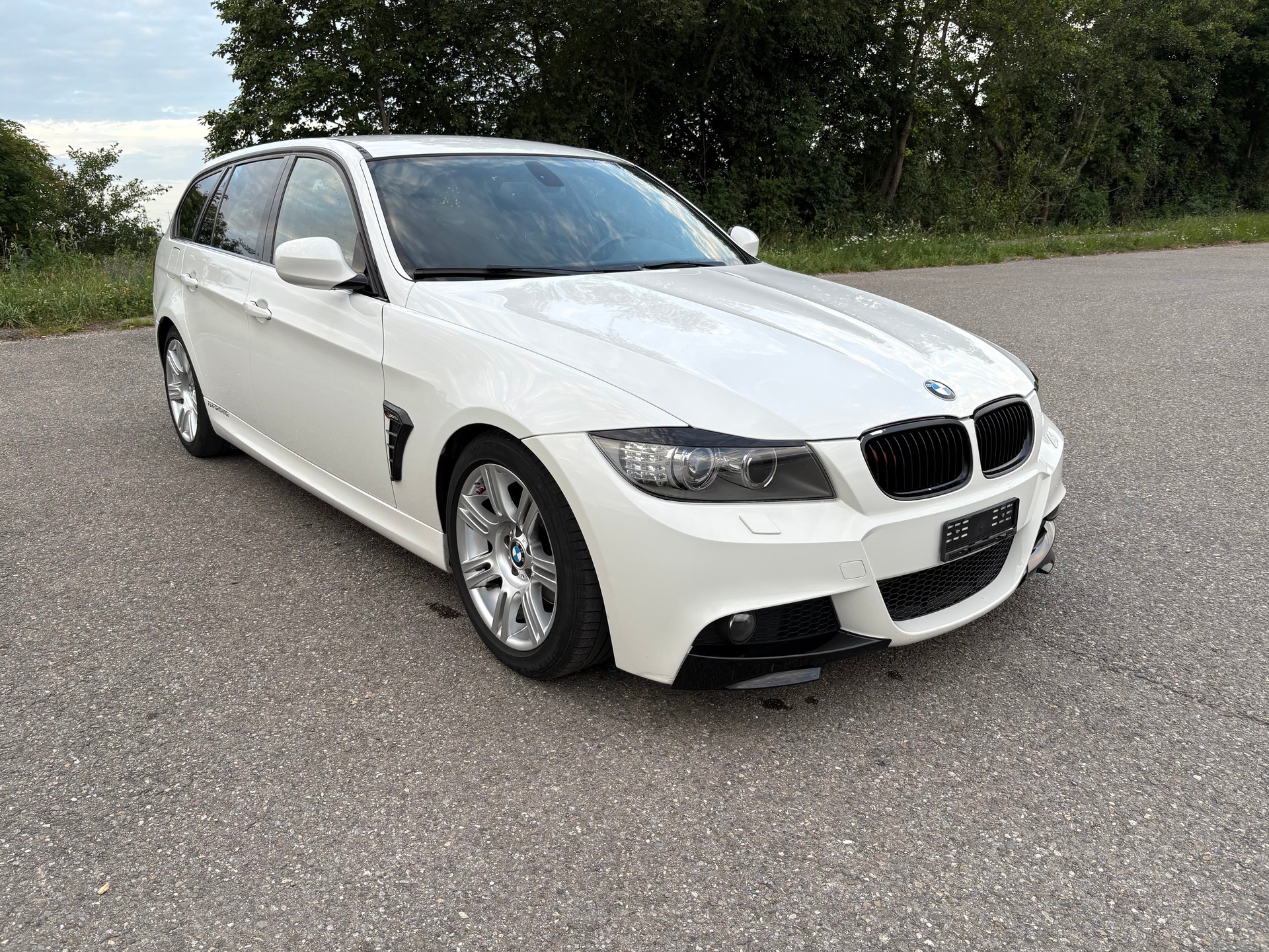 BMW 318d Touring Access-image-4