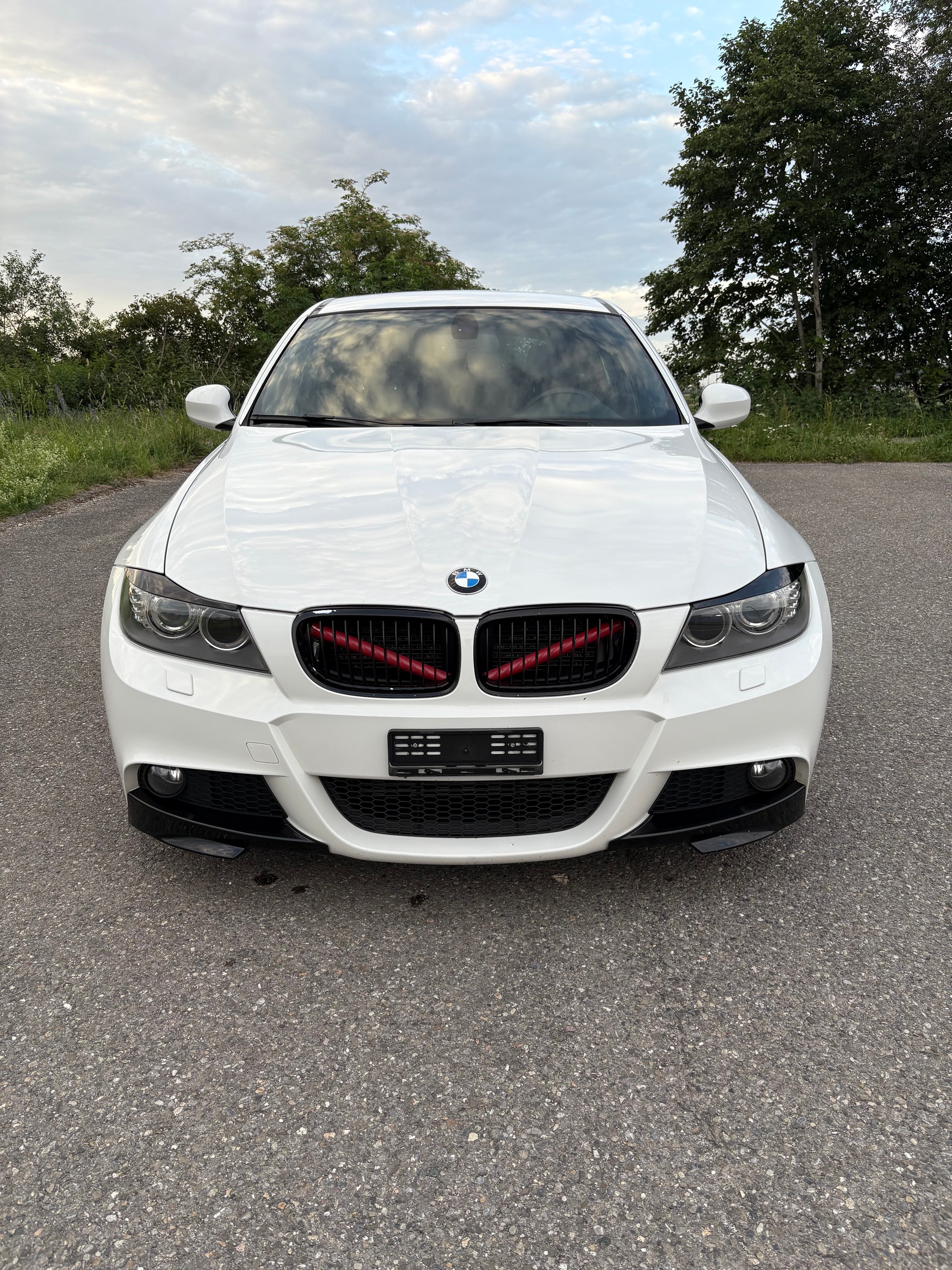 BMW 318d Touring Access-image-1
