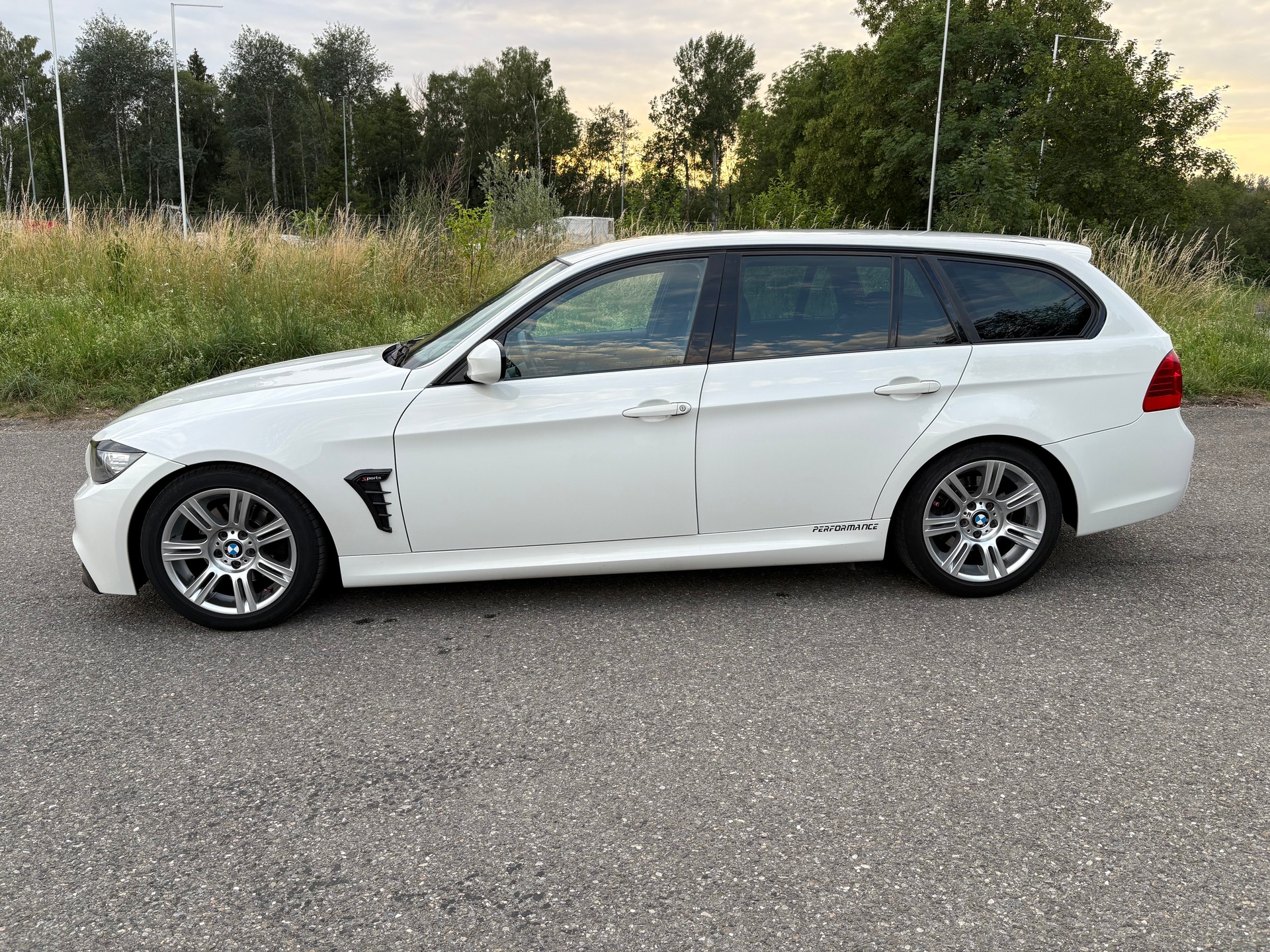 BMW 318d Touring Access-image-9