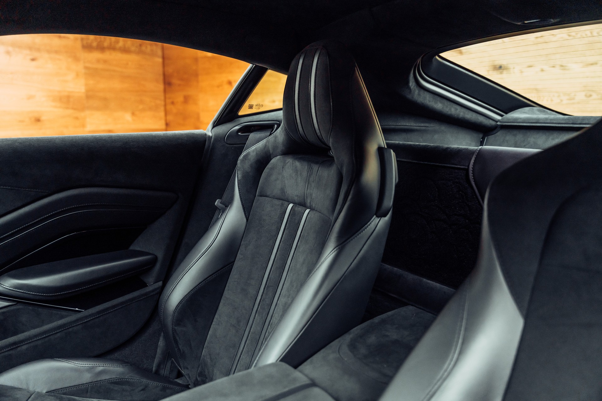 ASTON MARTIN V8 Vantage 4.0 Coupé-image-6