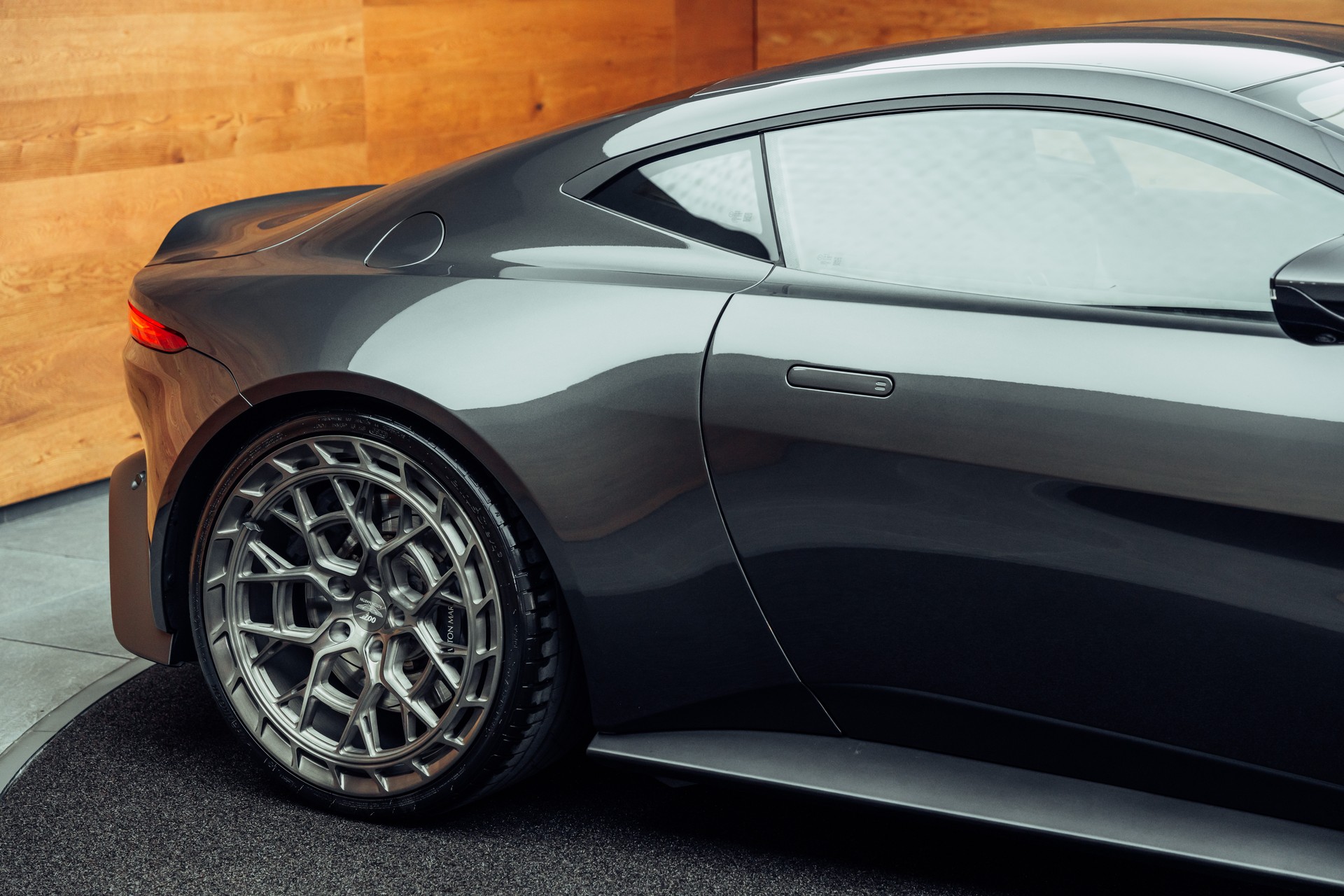 ASTON MARTIN V8 Vantage 4.0 Coupé-image-18
