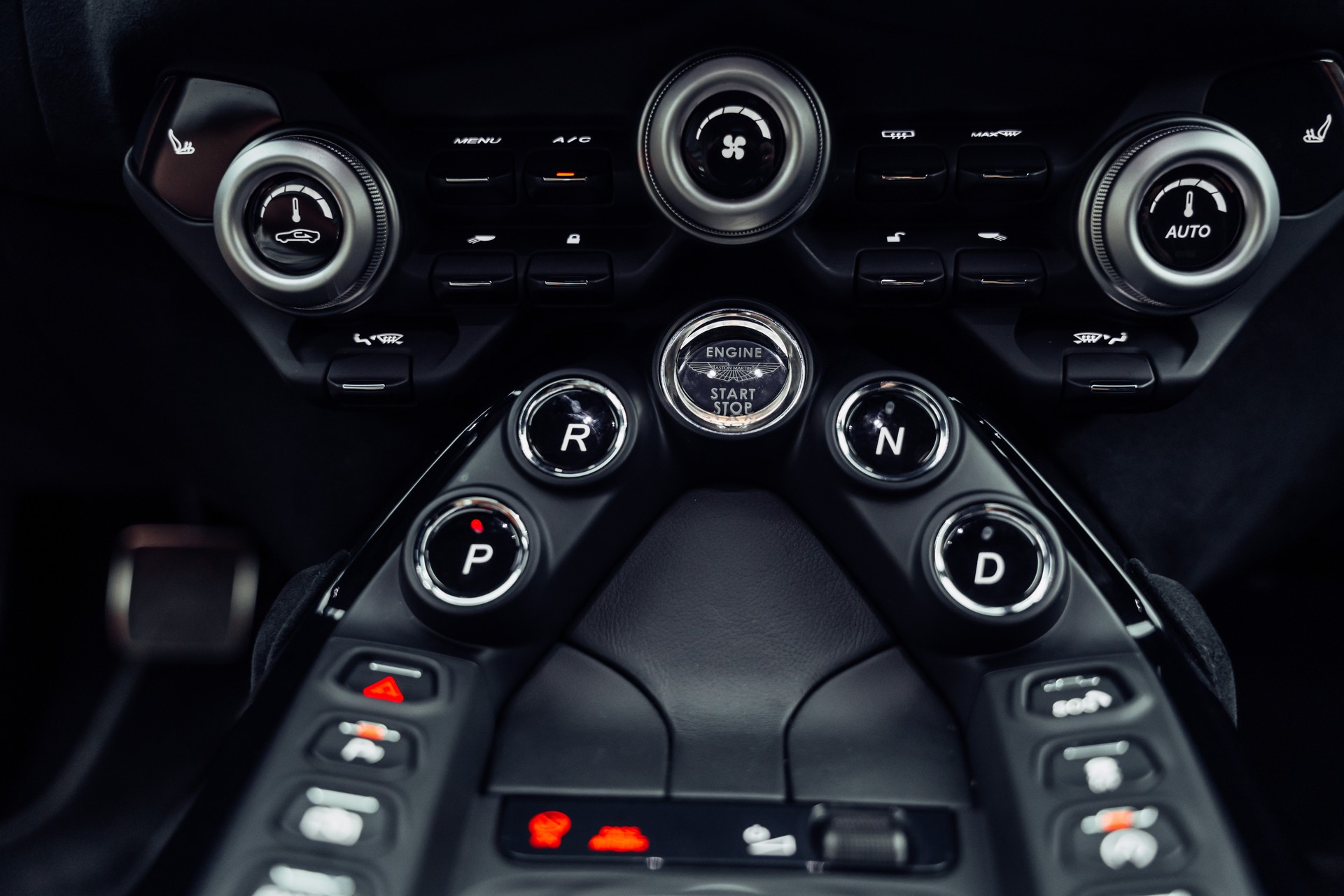 ASTON MARTIN V8 Vantage 4.0 Coupé-image-12