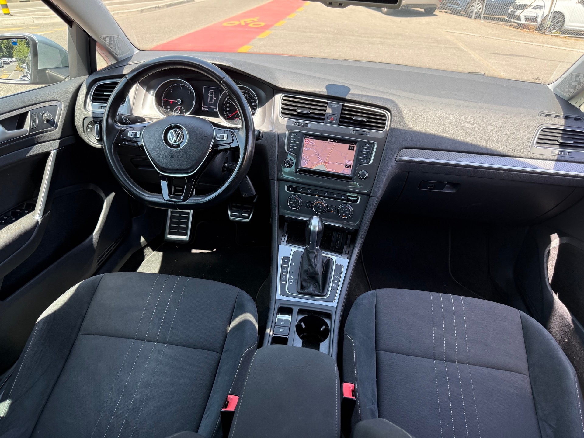 VW Golf 2.0 TDI Alltrack 4Motion-image-9