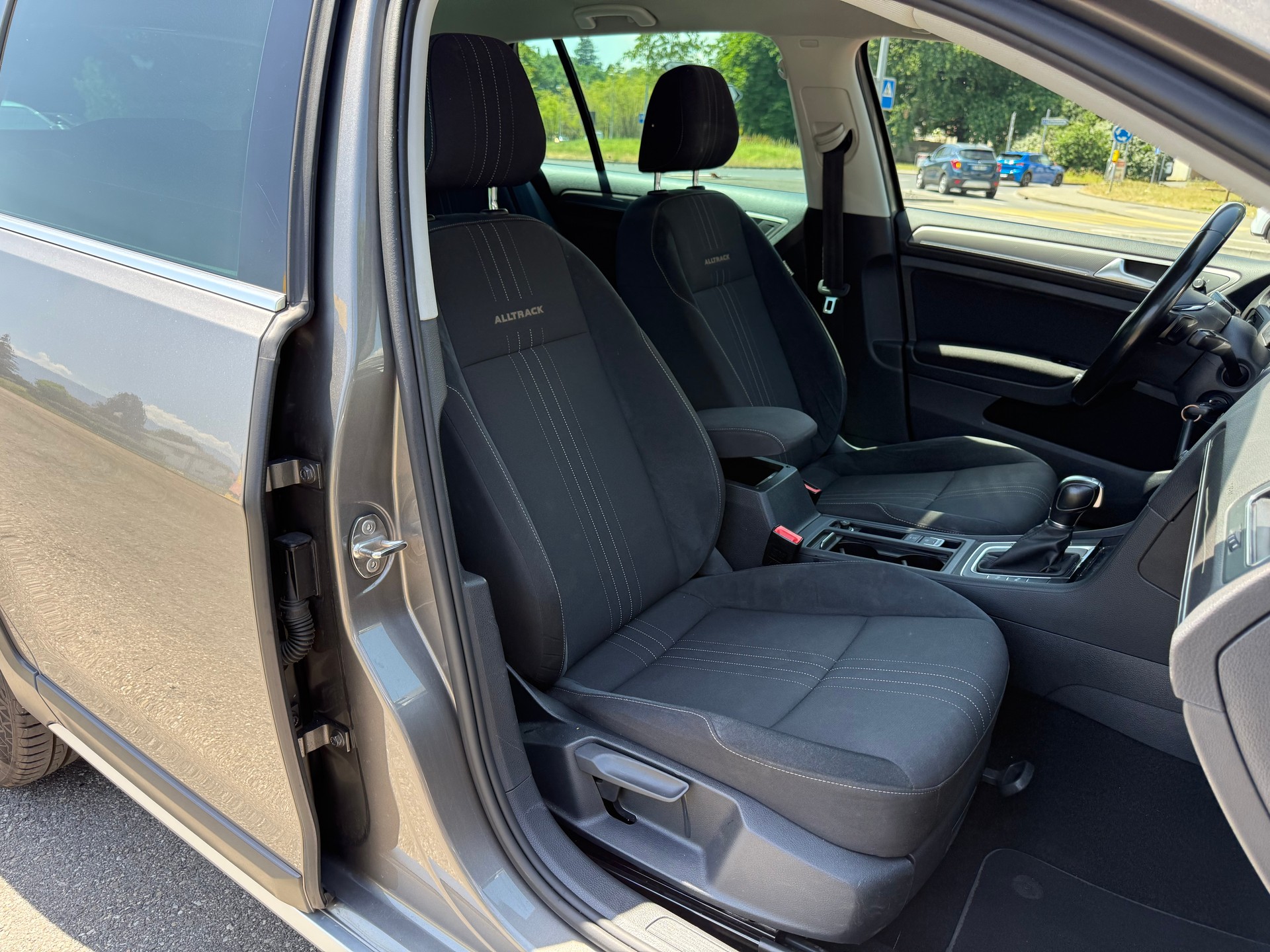 VW Golf 2.0 TDI Alltrack 4Motion-image-7