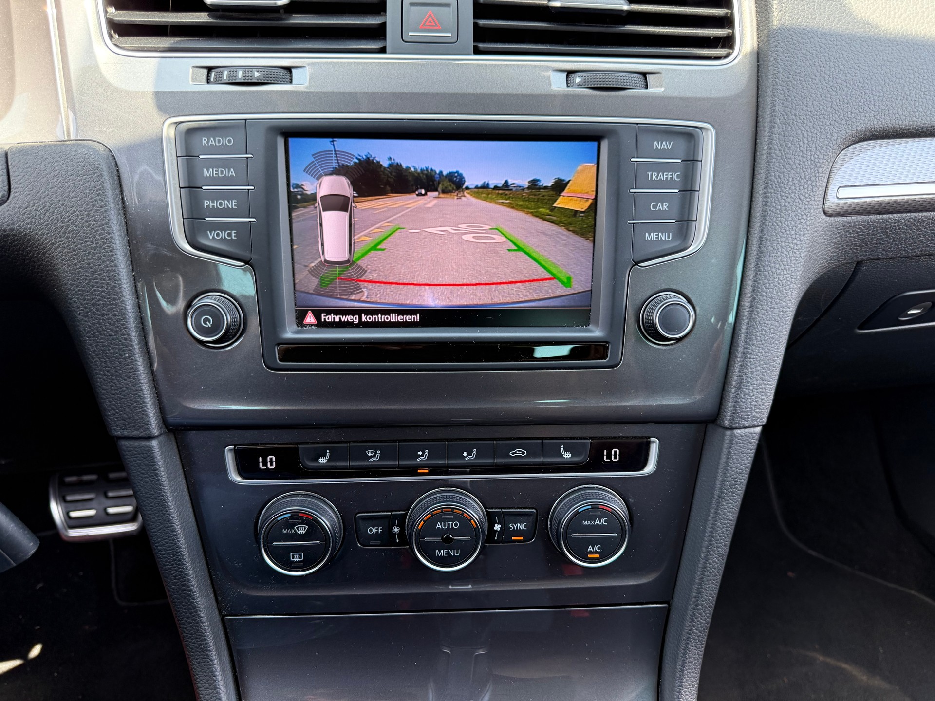 VW Golf 2.0 TDI Alltrack 4Motion-image-13