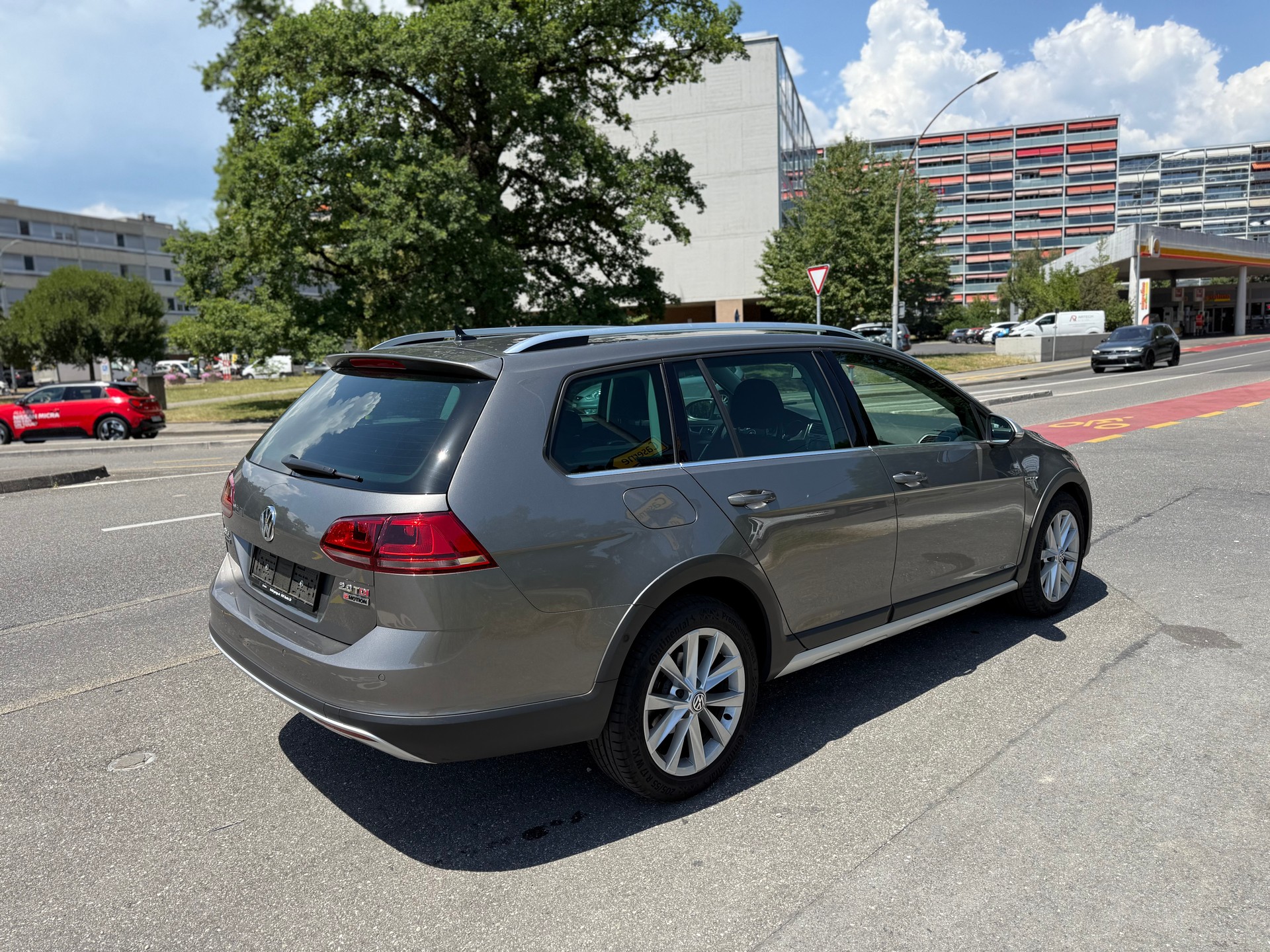 VW Golf 2.0 TDI Alltrack 4Motion-image-6