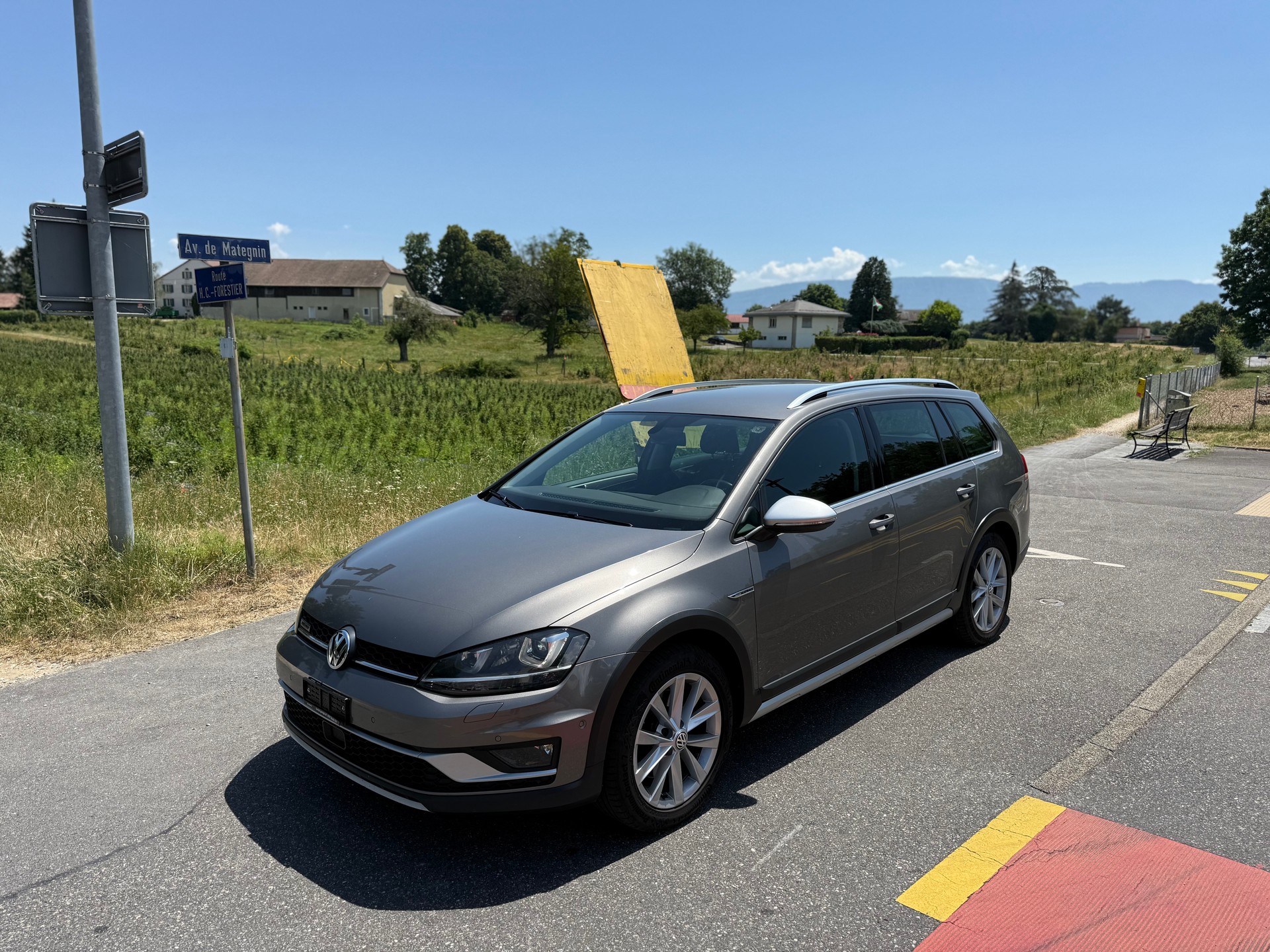 VW Golf 2.0 TDI Alltrack 4Motion-image-2