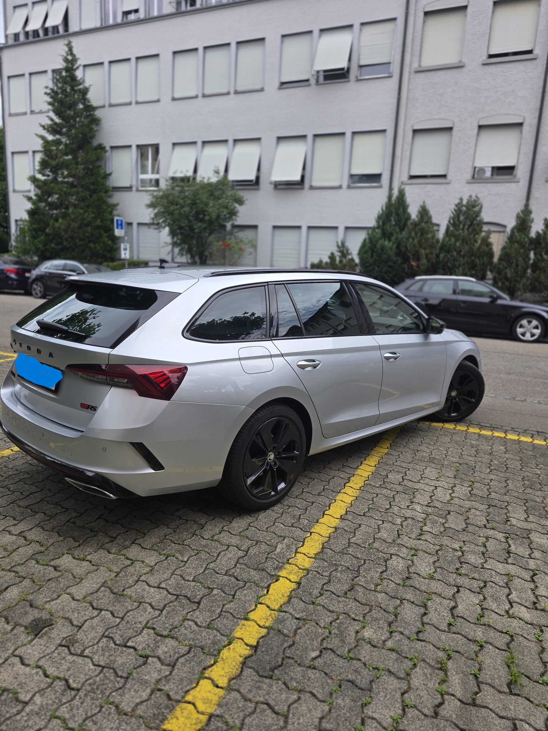SKODA 2.0 TDI RS 4x4 DSG-image-4