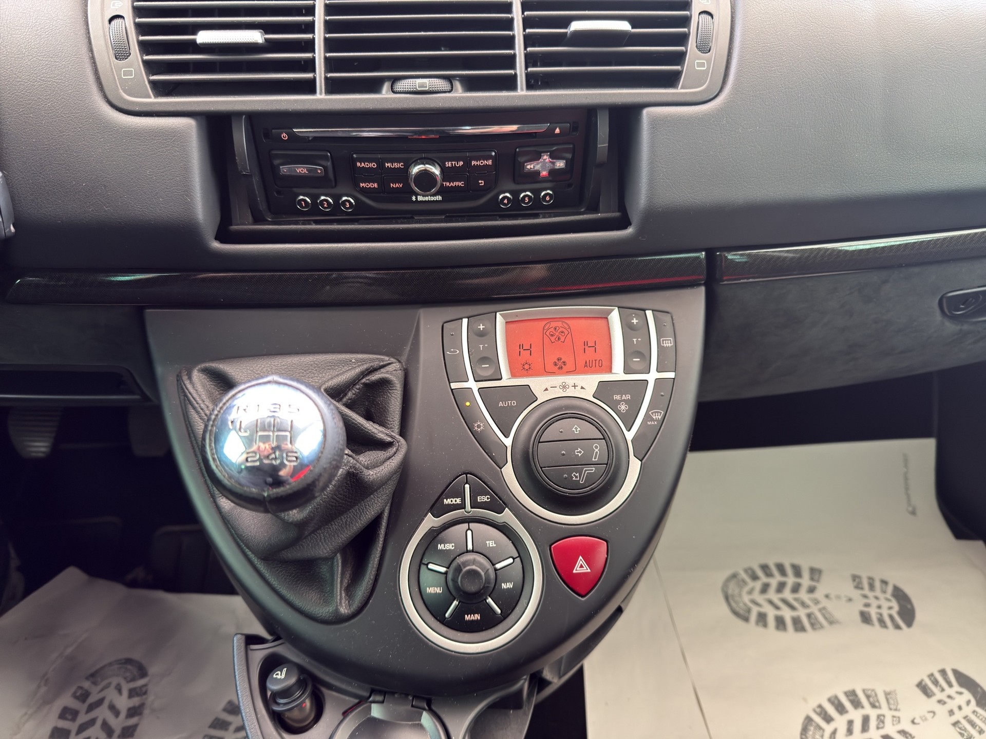 CITROEN C8 2.0 16V HDi Exclusive-image-10