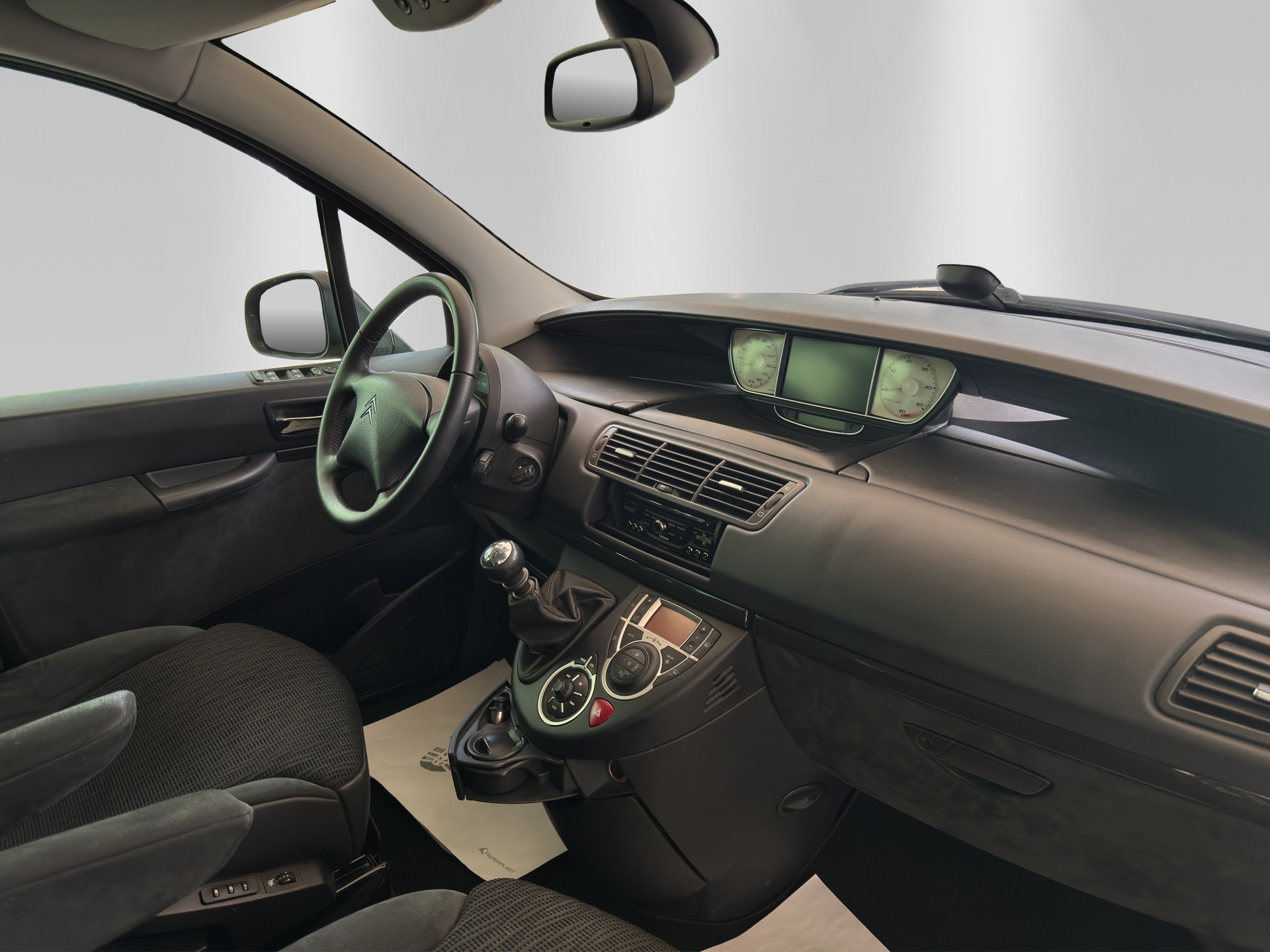 CITROEN C8 2.0 16V HDi Exclusive-image-13