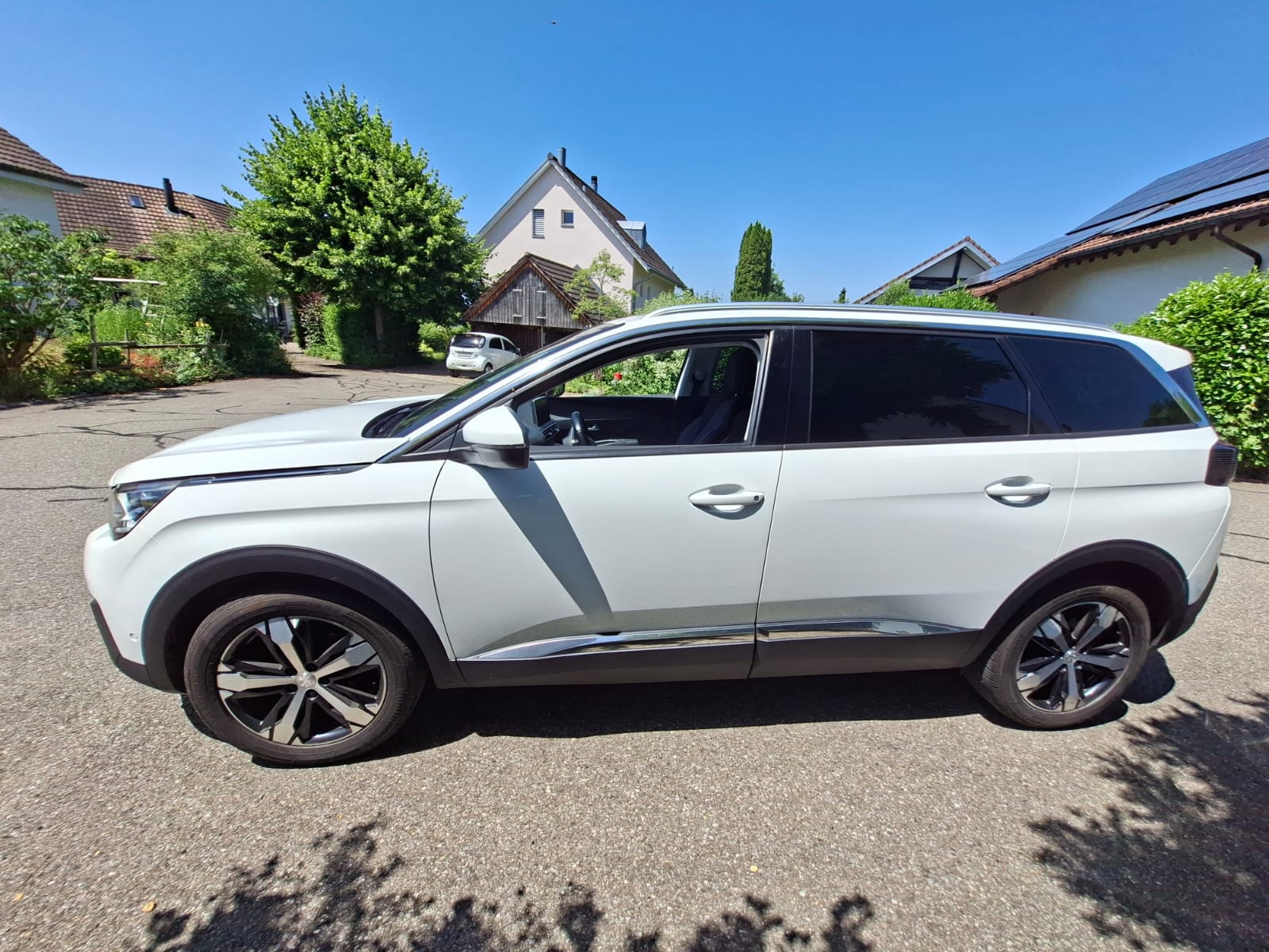 PEUGEOT 1.5 BlueHDi Allure-image-1