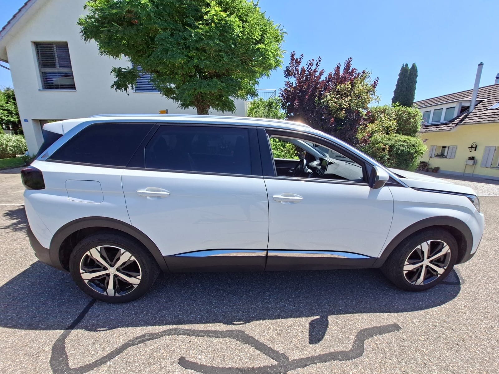 PEUGEOT 1.5 BlueHDi Allure-image-2