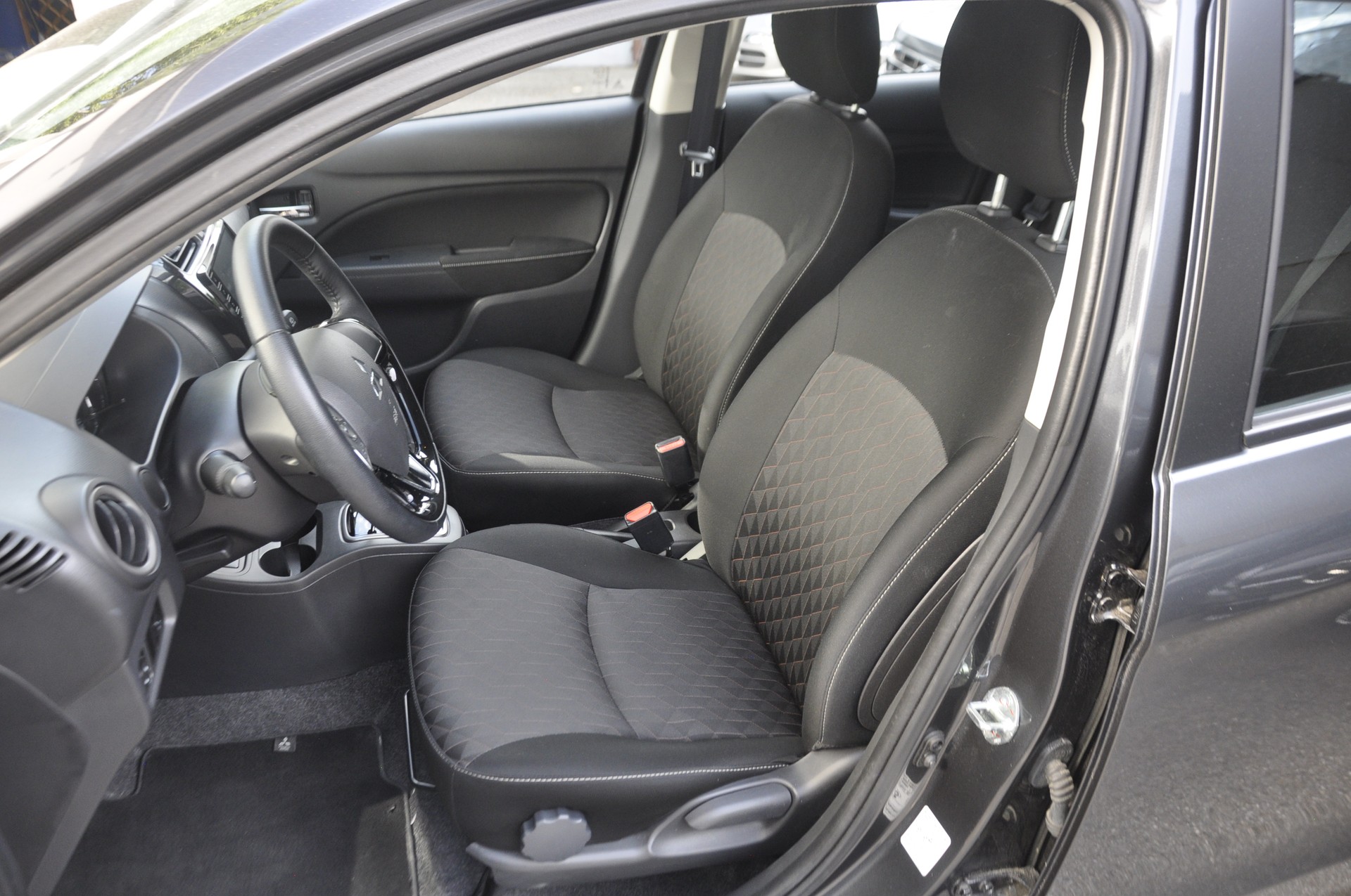 MITSUBISHI Space Star 1.2 CVT Inform I Automatik-image-4
