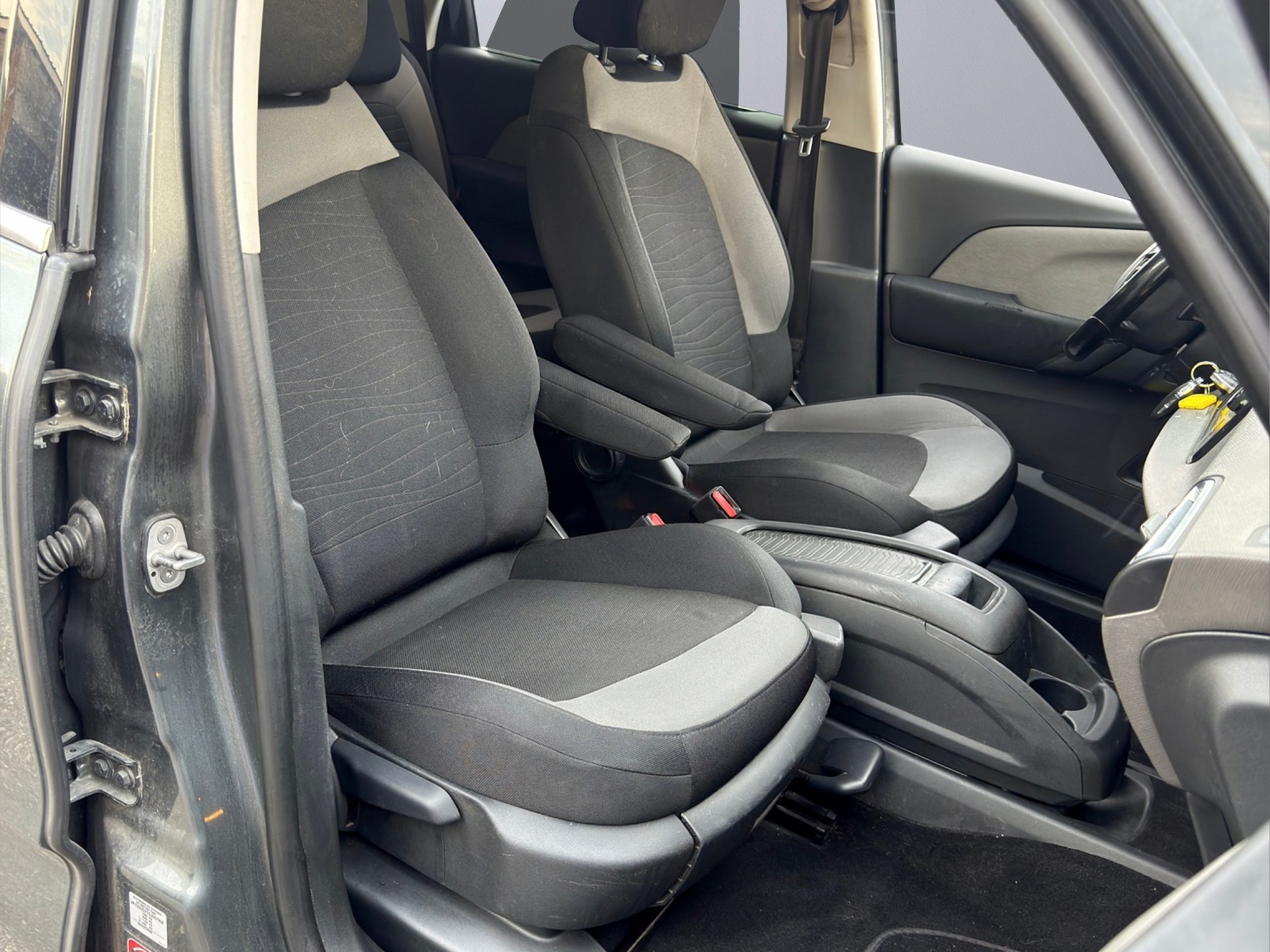 CITROEN C4 Picasso 1.6i 16V THP Feel Edition Automat-image-9