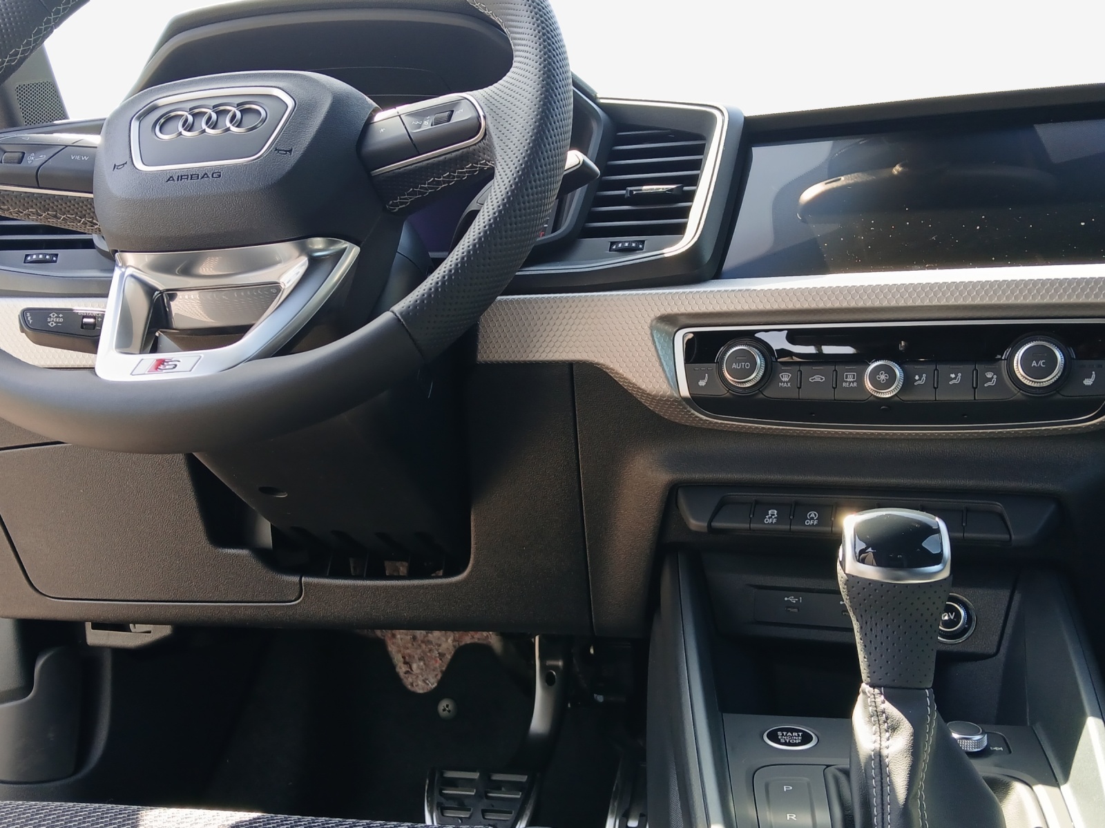 AUDI A1 Sportback 30 TFSI S Line Attraction S-tronic-image-8