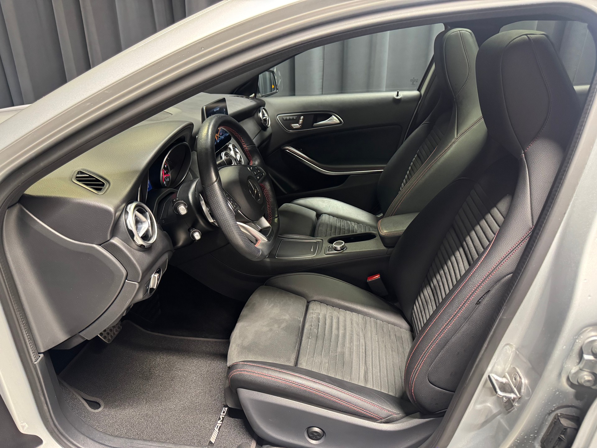 MERCEDES-BENZ GLA 220 AMG Line 4Matic 7G-DCT (26)-image-6