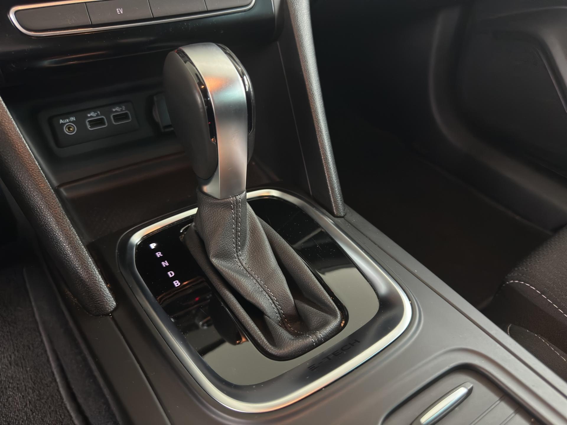 RENAULT Mégane Berline 1.6 E-Tech Intens-image-17