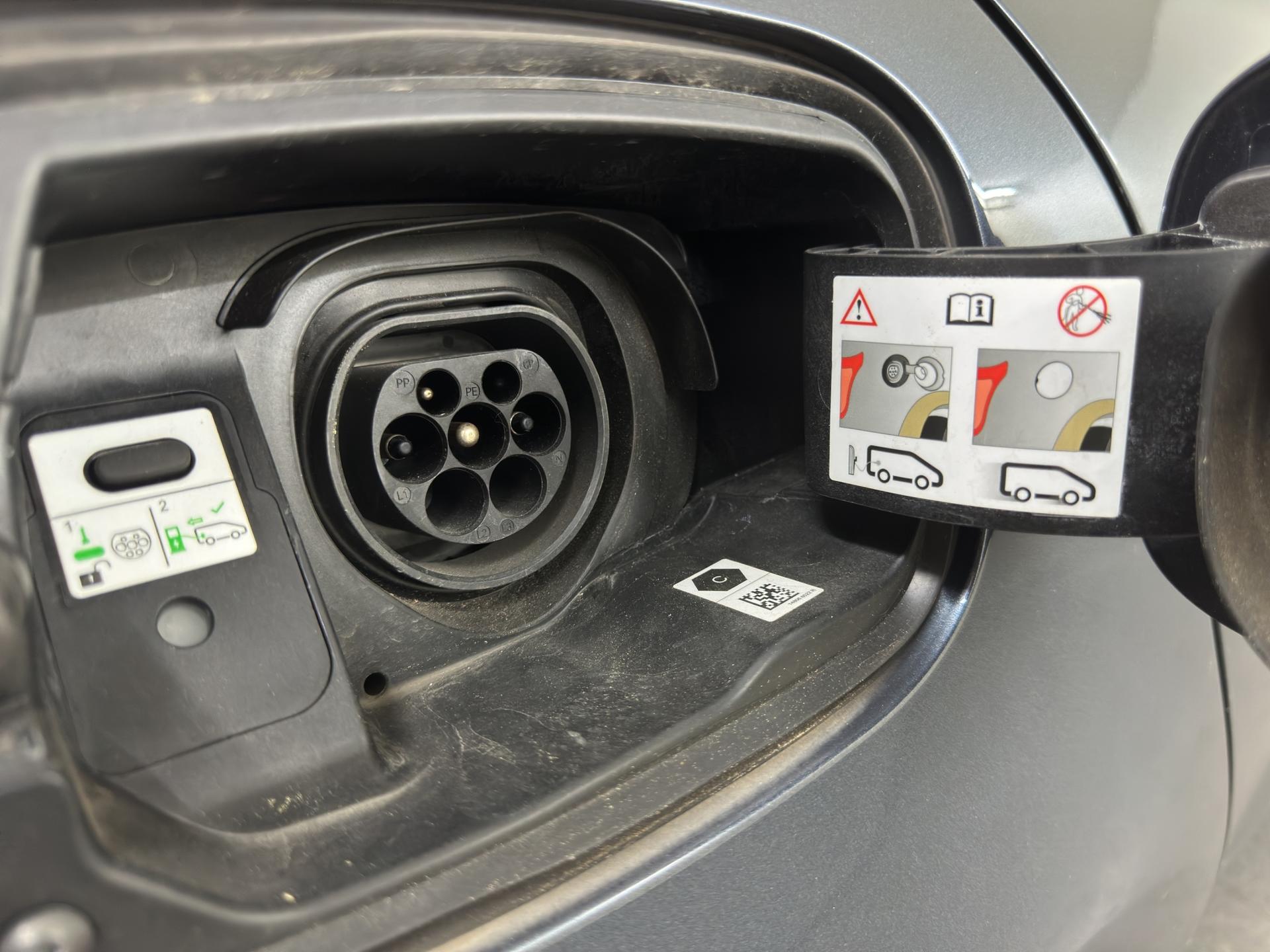 RENAULT Mégane Berline 1.6 E-Tech Intens-image-25