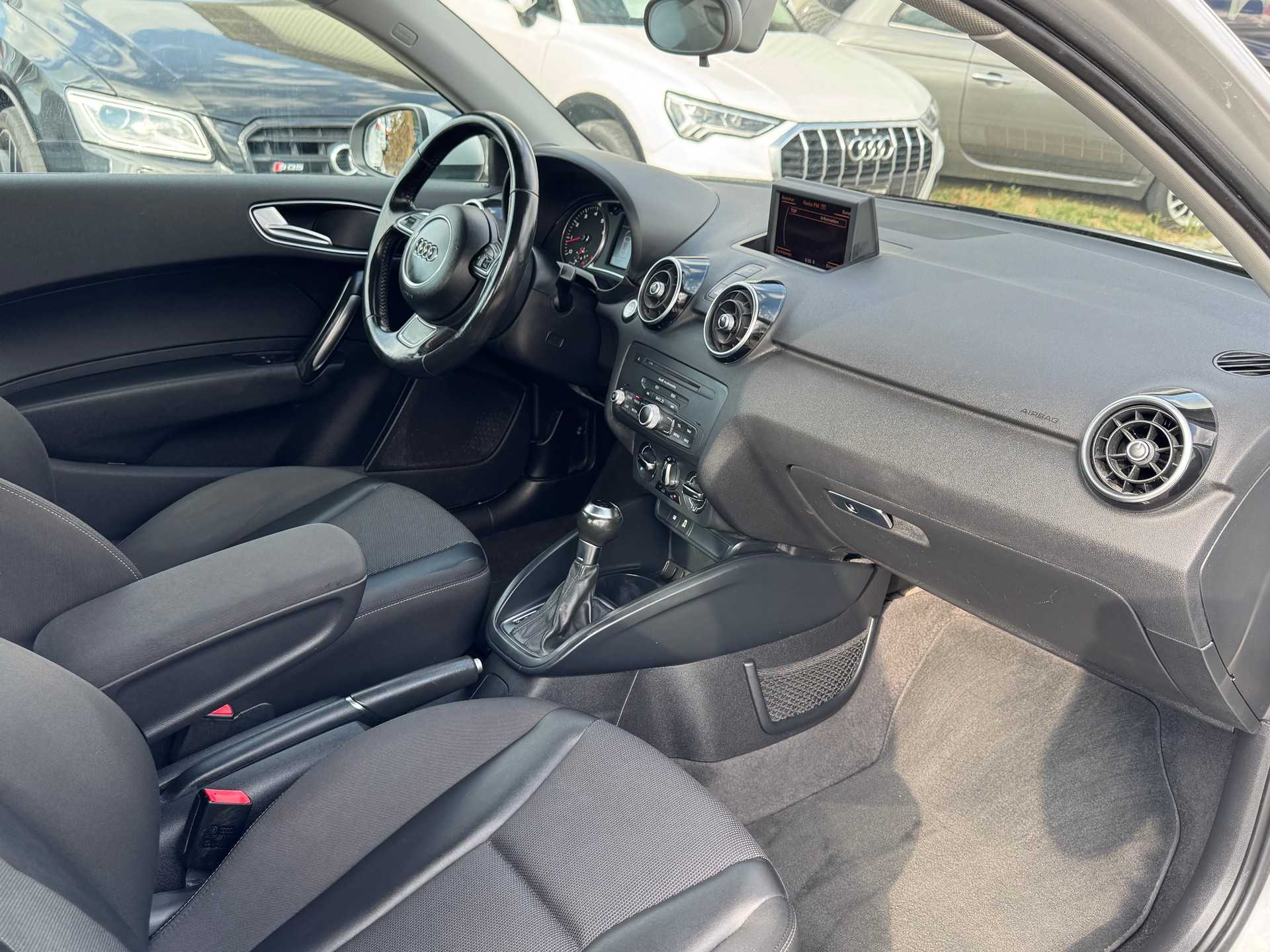 AUDI A1 1.4 TFSI Attraction S-tronic-image-5