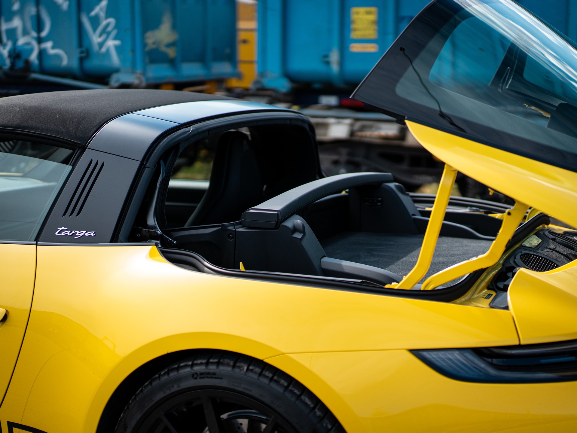 PORSCHE 3.0 Targa 4S-image-4