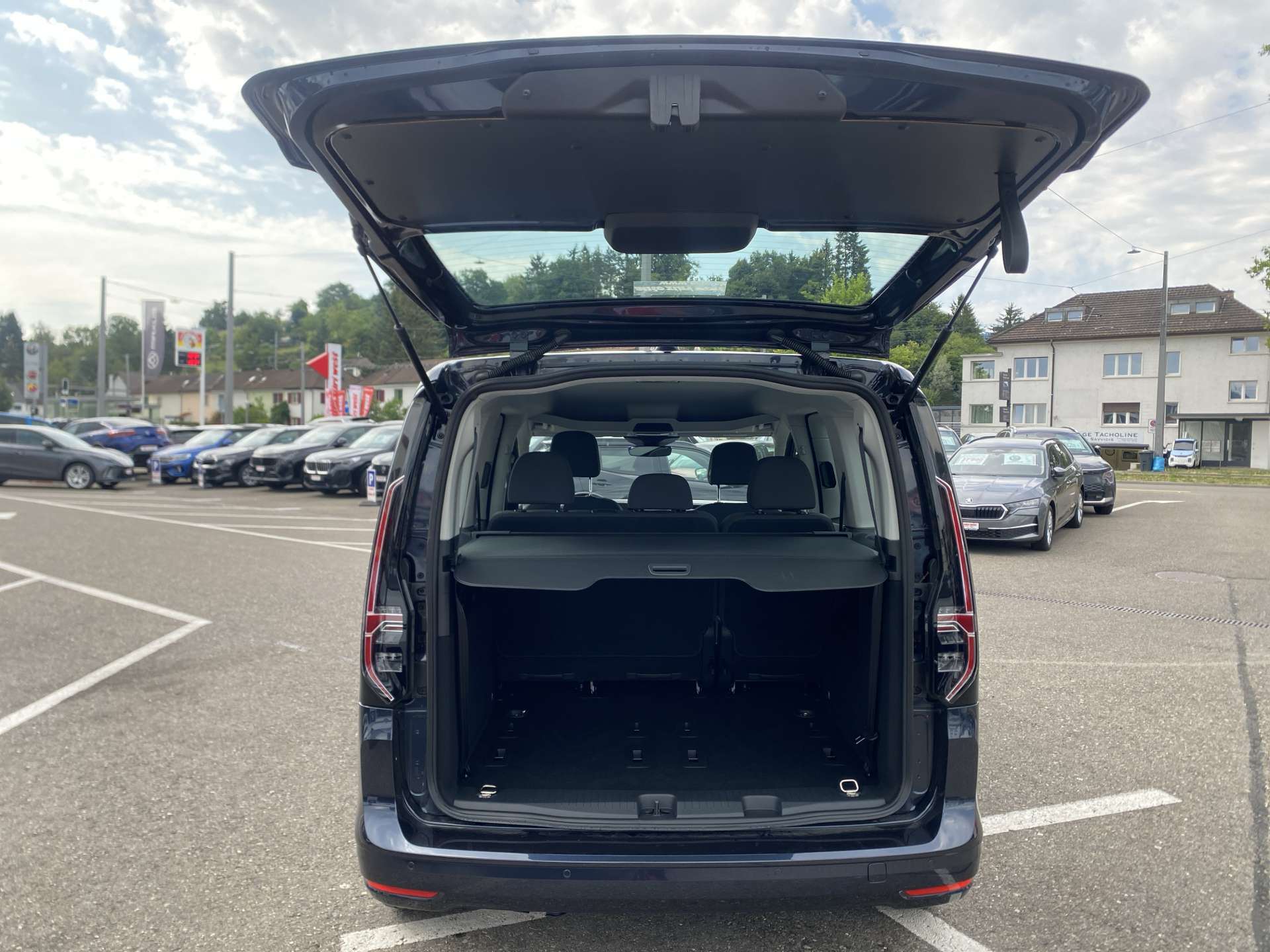 VW Caddy 2.0 TDi Origin DSG-Automat-image-5