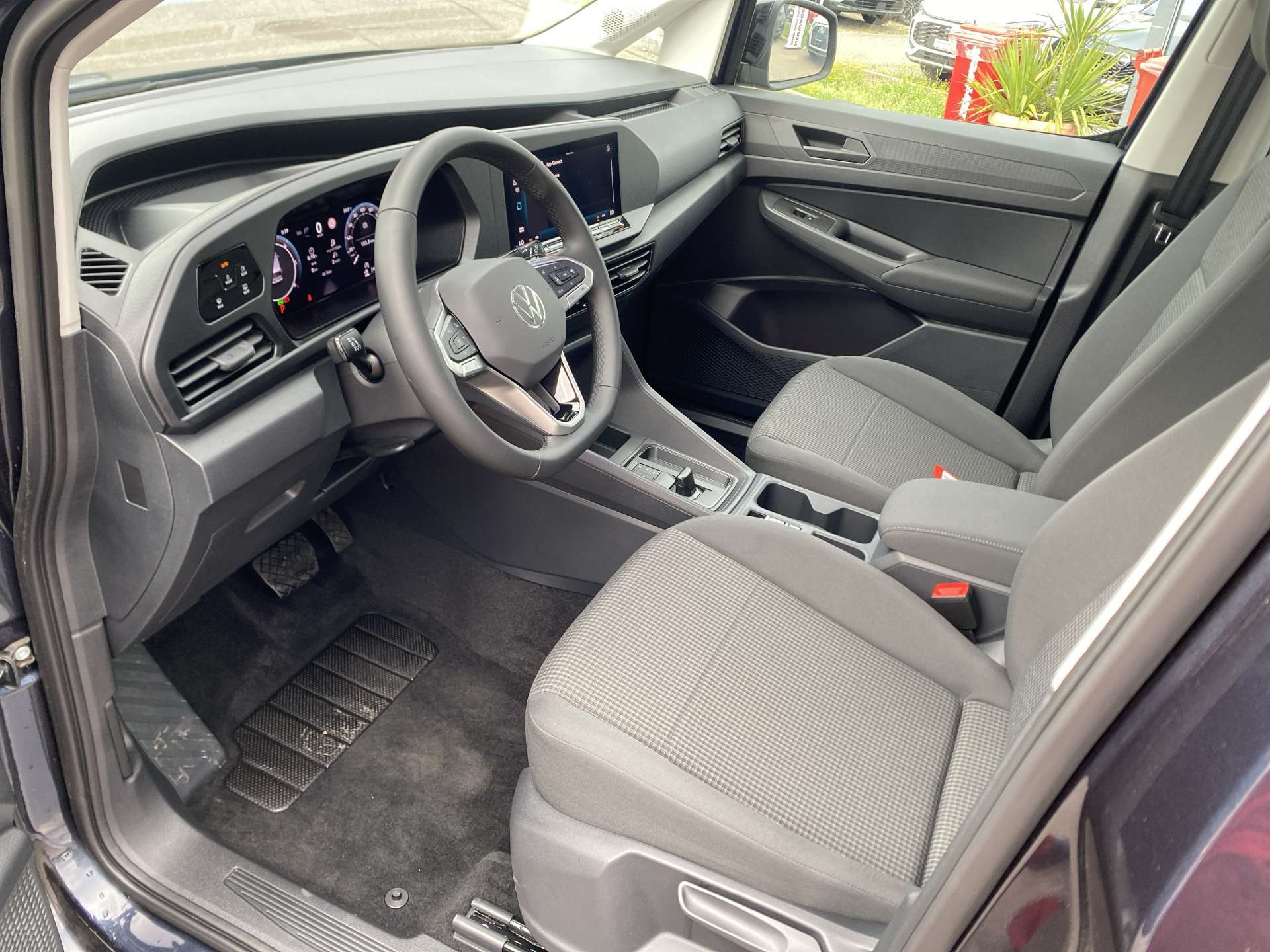 VW Caddy 2.0 TDi Origin DSG-Automat-image-3