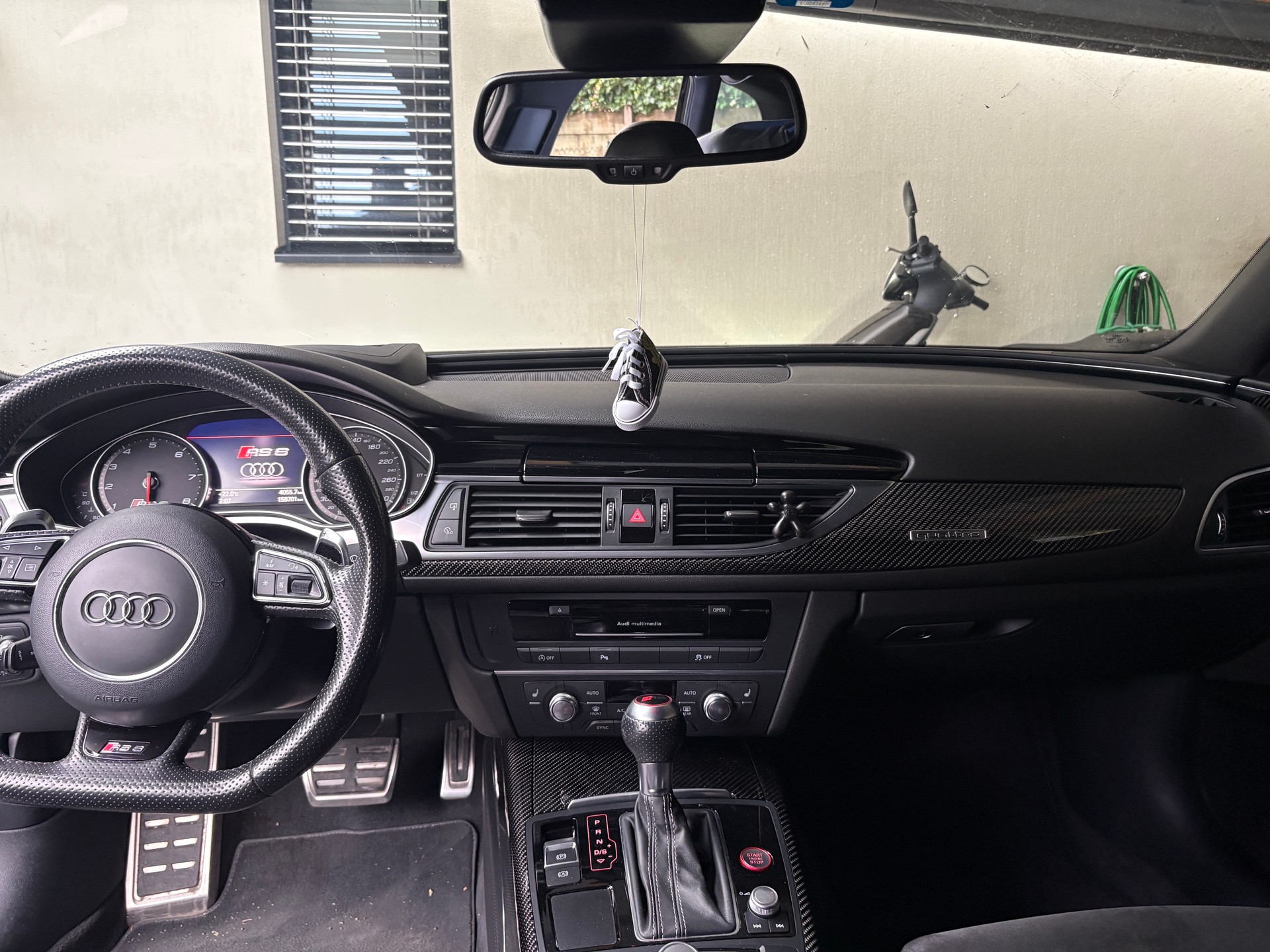 AUDI 4.0 V8 TFSI quattro T-Tronic-image-4