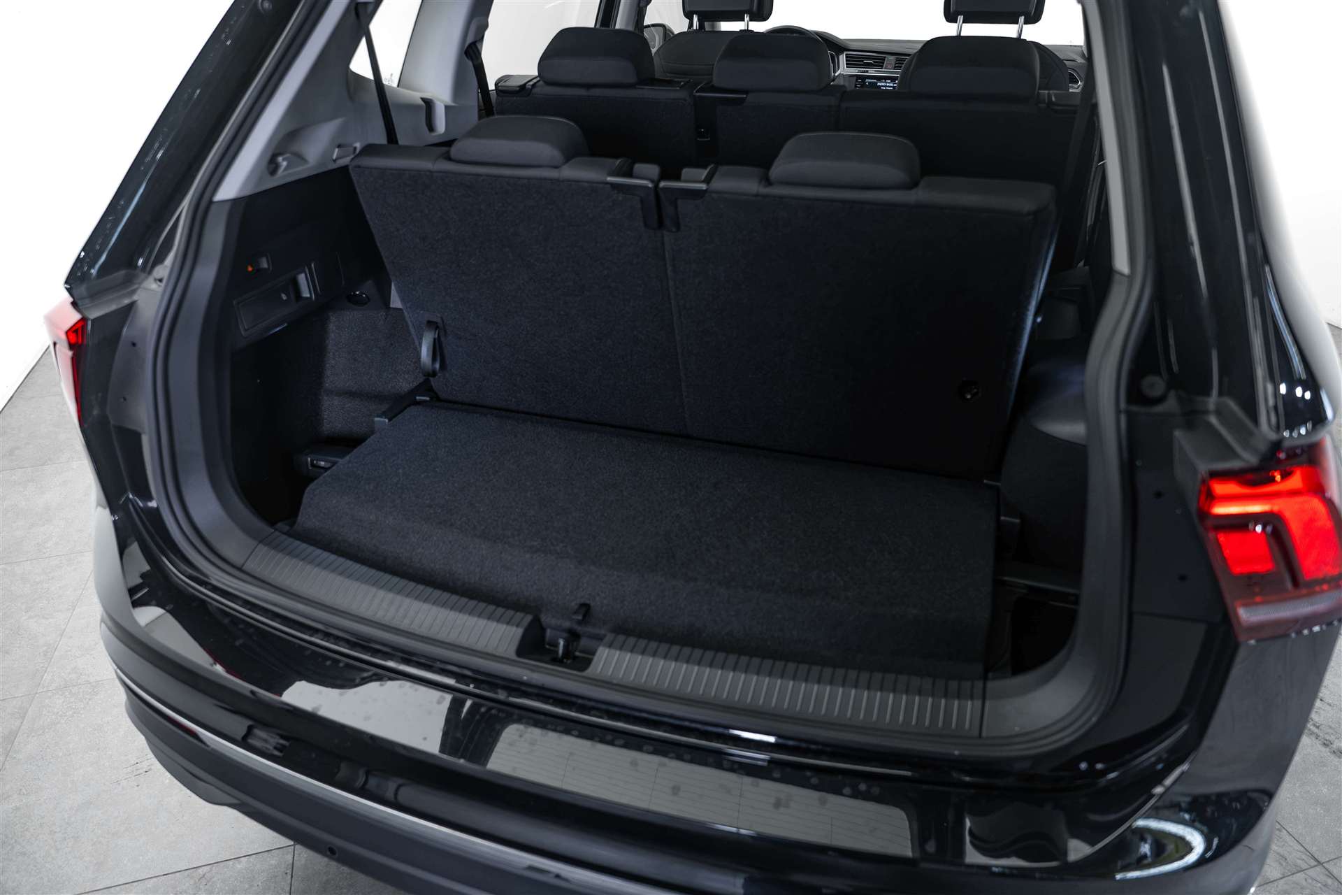 VW Tiguan Allspace 1.5 TSI Life DSG 7-Plätzer-image-5