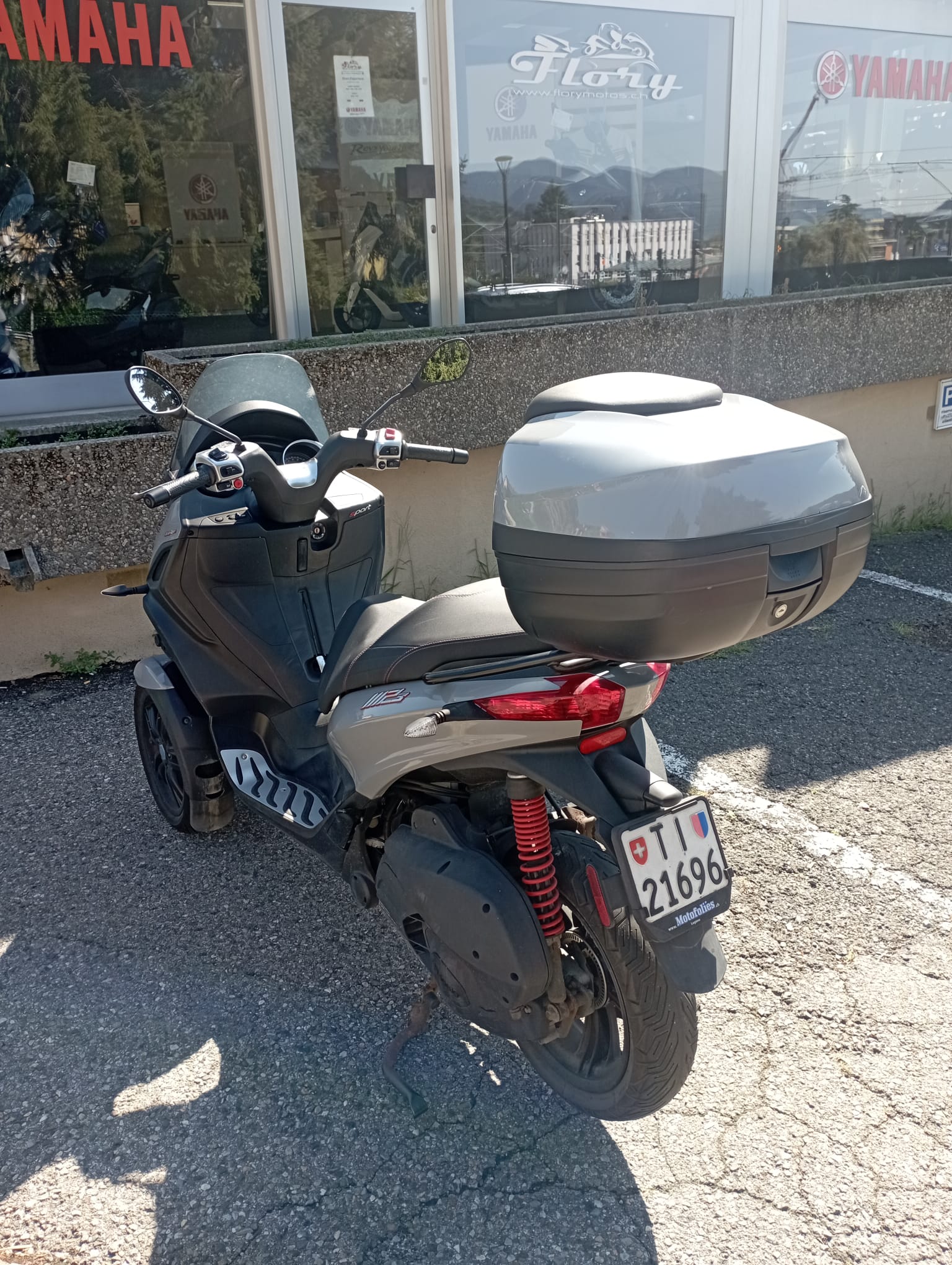 PIAGGIO MP3 300-image-2