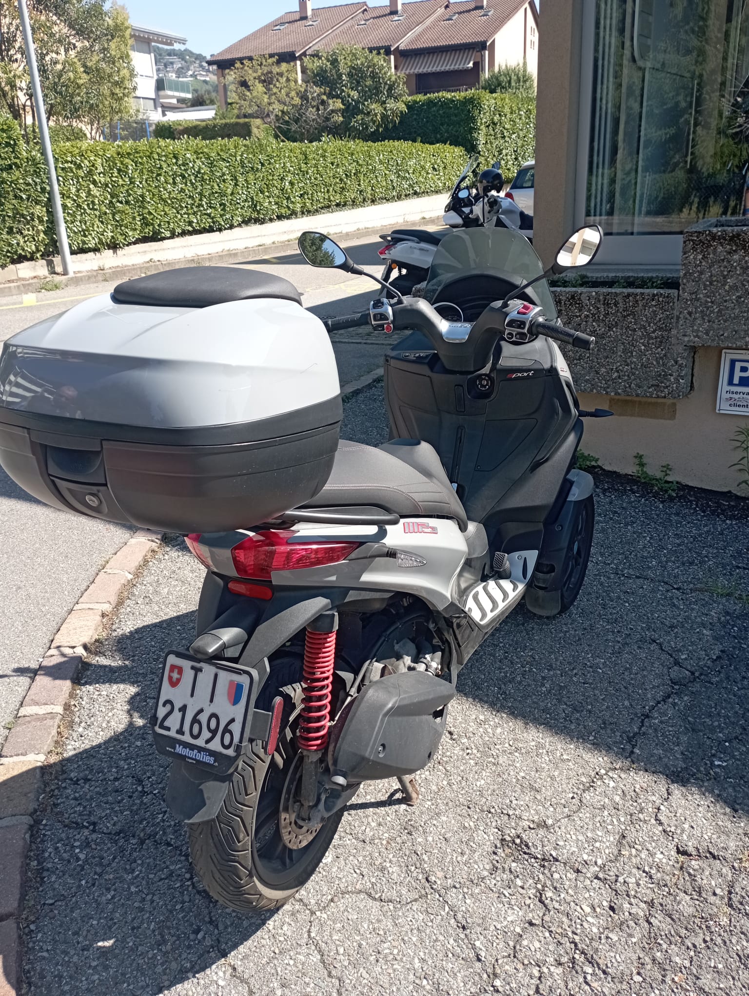 PIAGGIO MP3 300-image-1